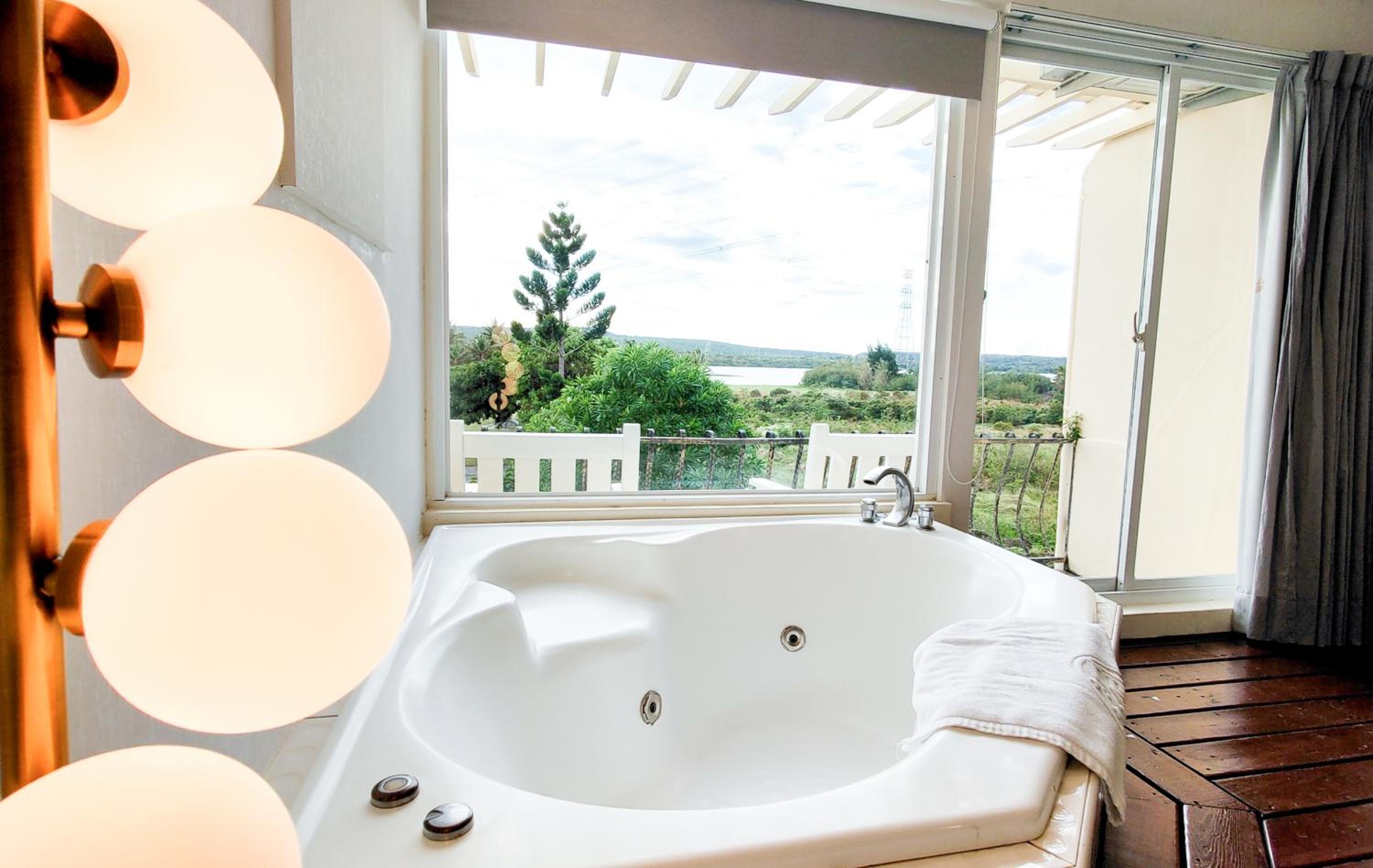 Suite with Jacuzzi and Lake View photo 3
