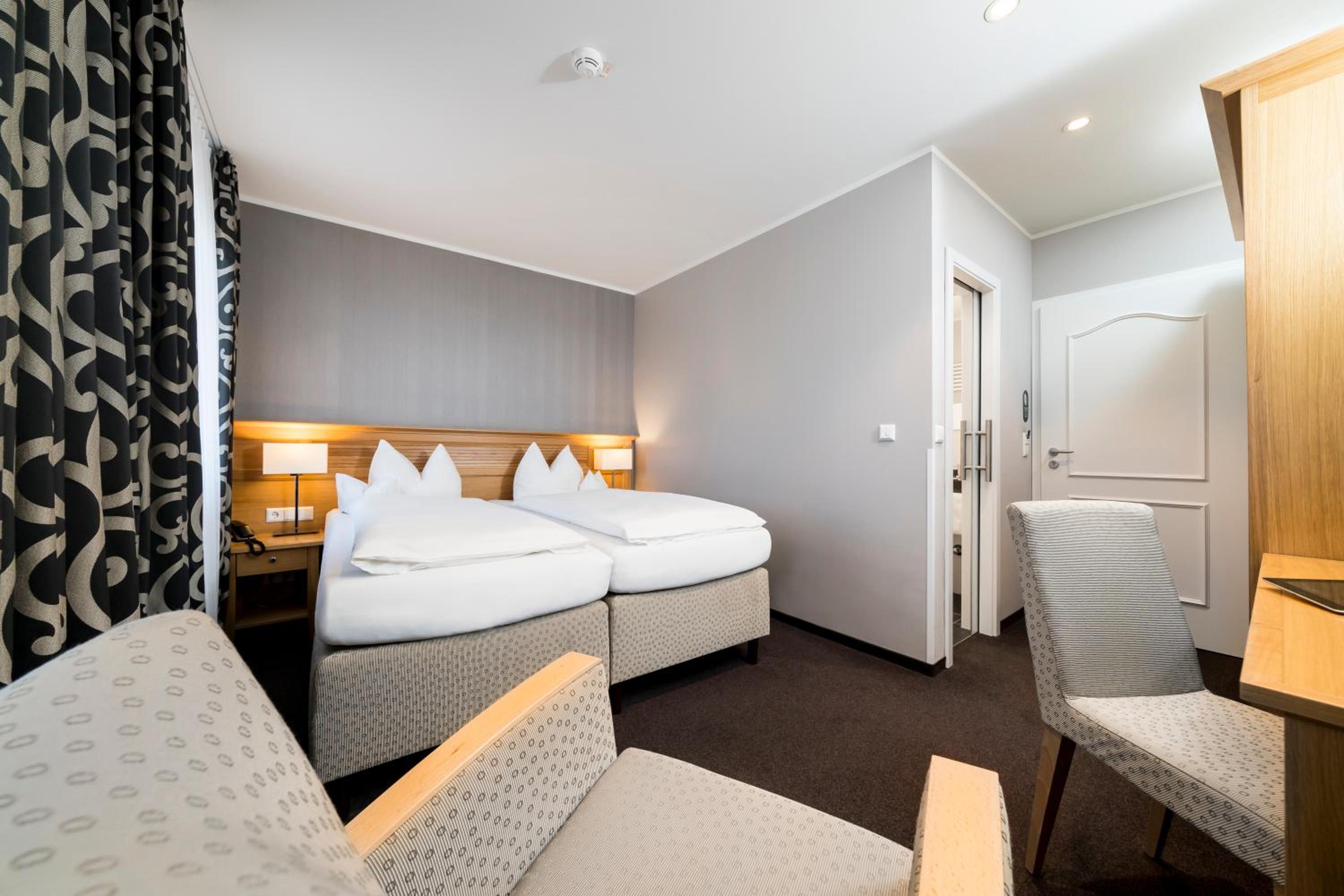 Standard Double Room photo 2