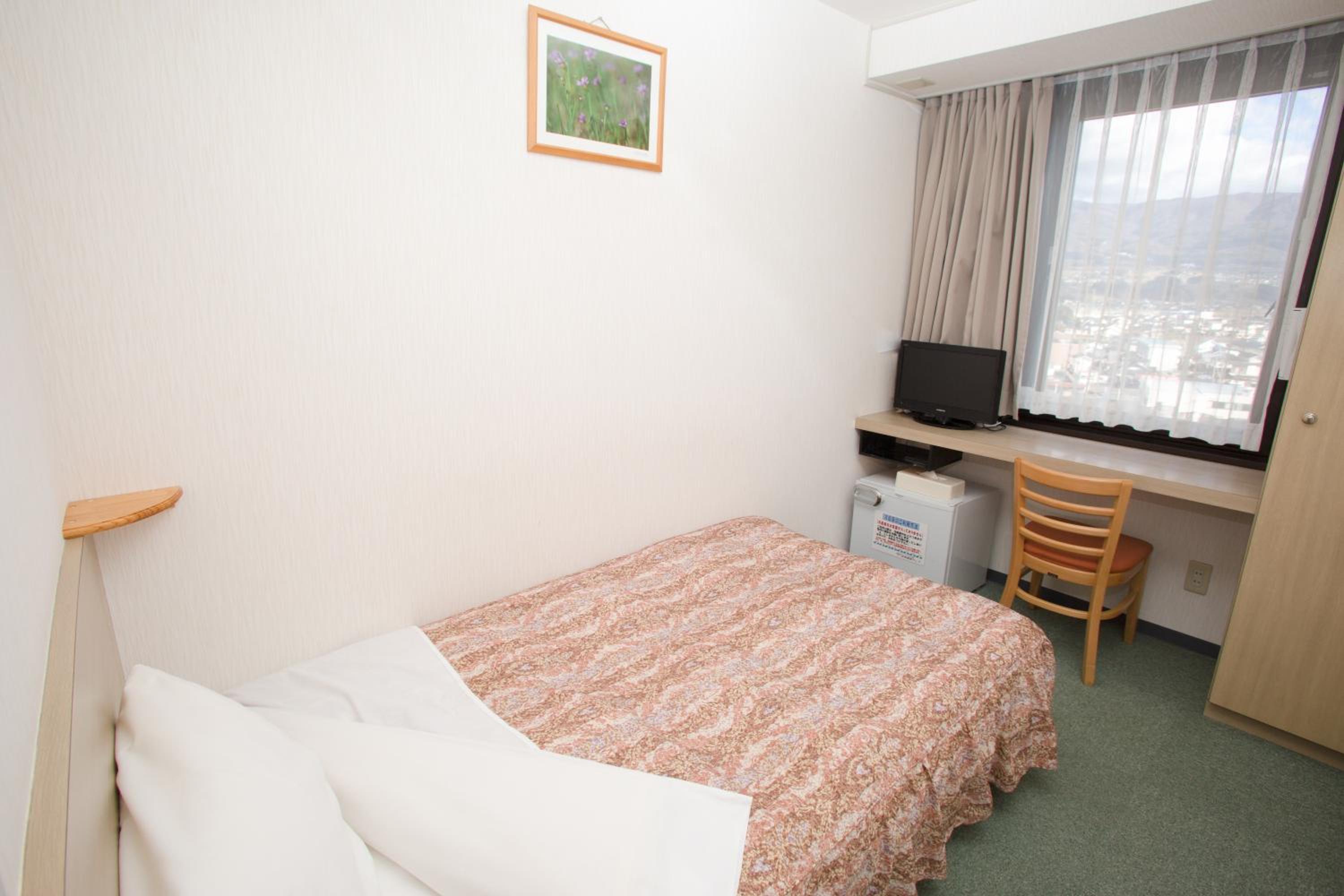 Single Room with Shared Bathroom - Smoking