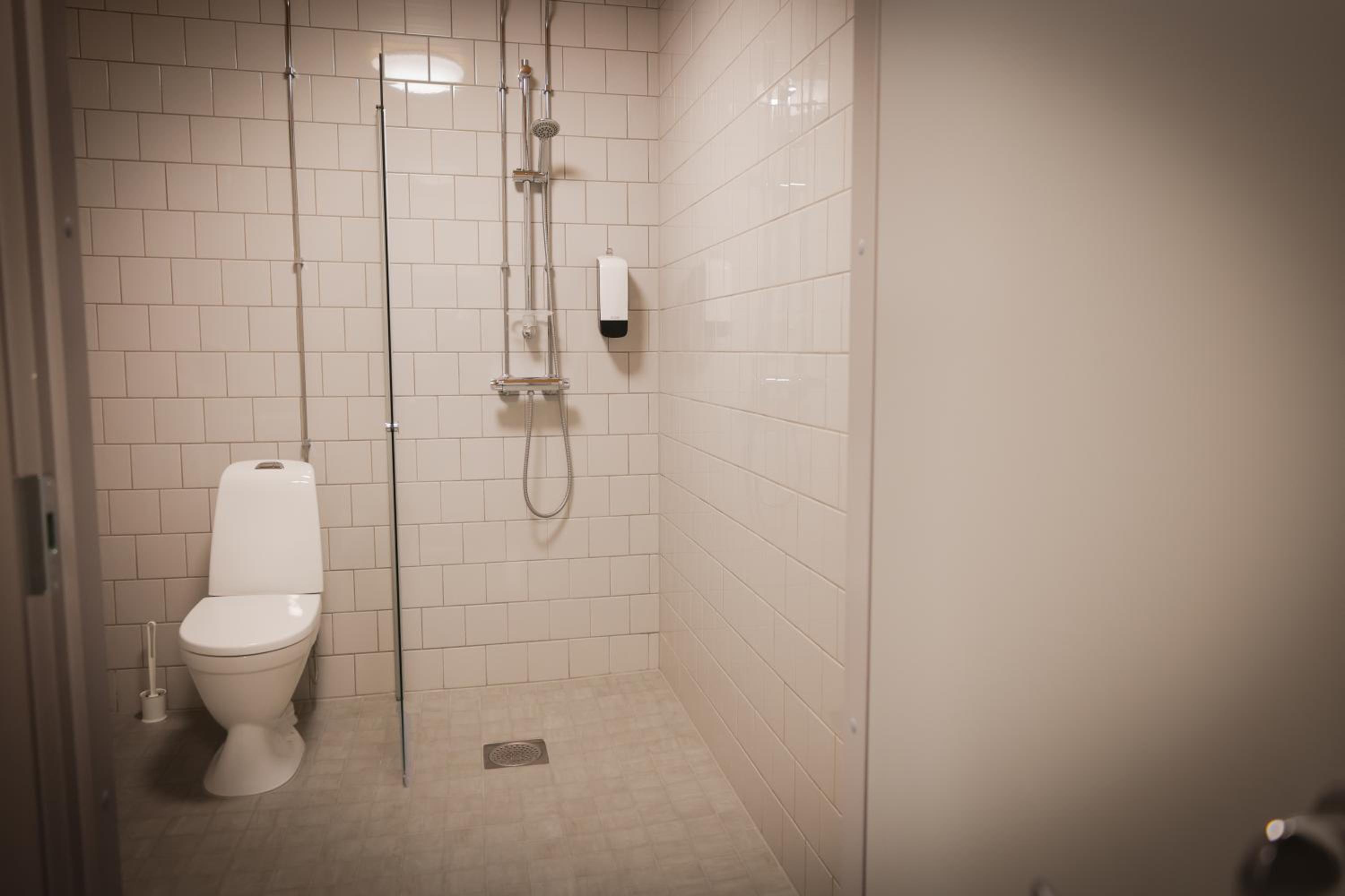 Standard Twin Room - Photo 15