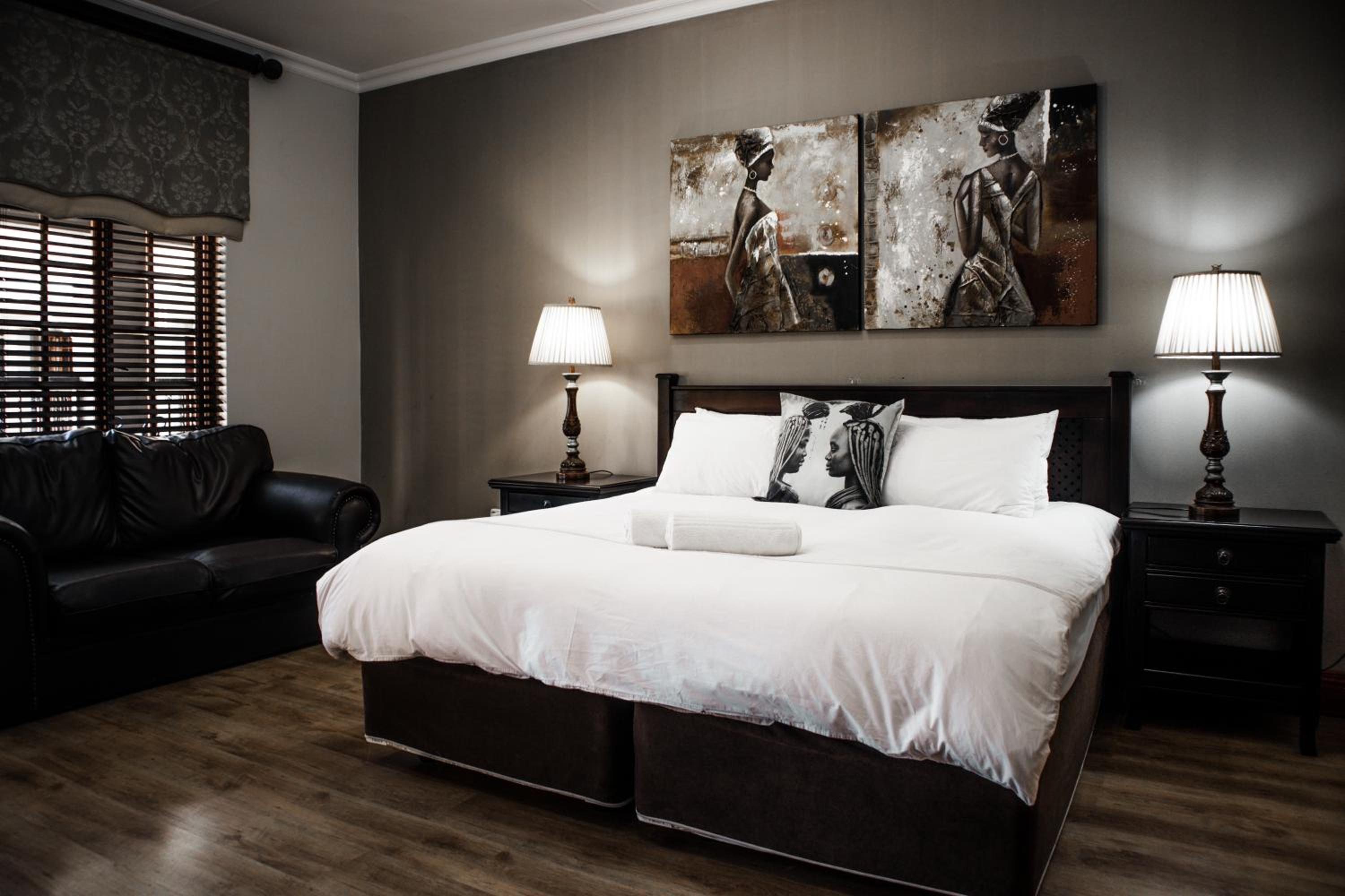 Deluxe King Room - Photo 8