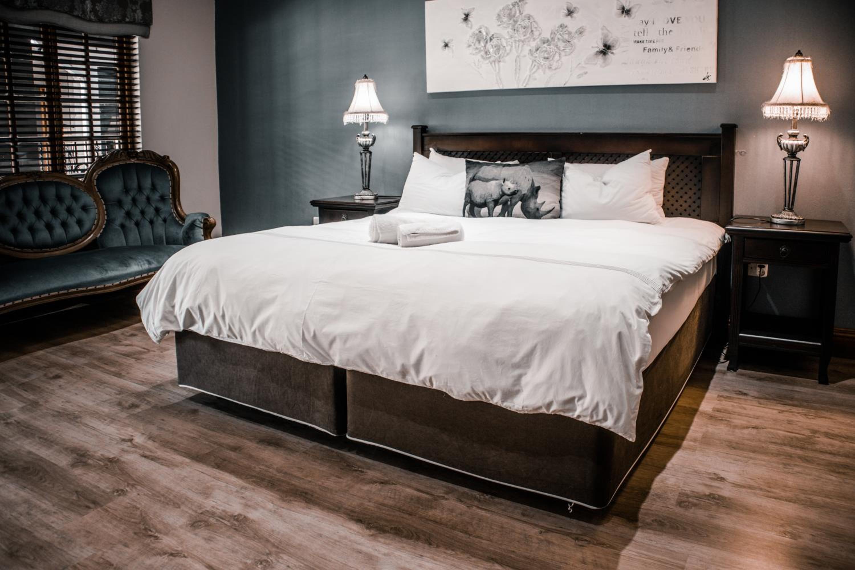 Deluxe King Room - Photo 2
