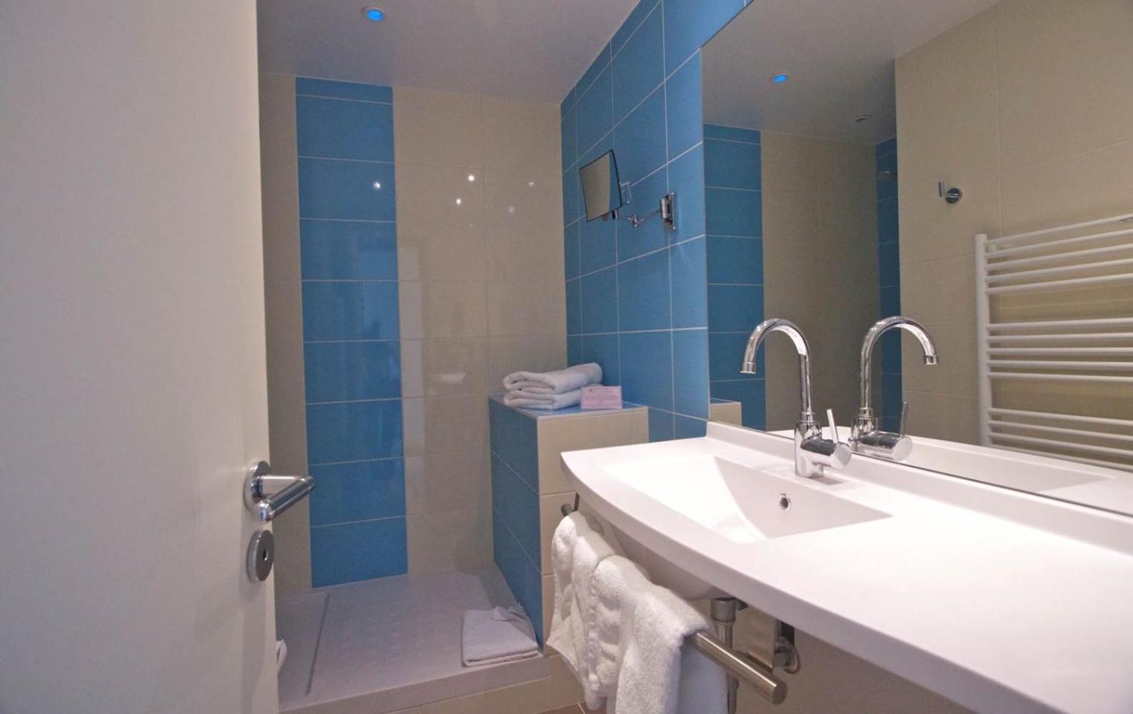 Comfort Double Room with Sea View - Photo 4