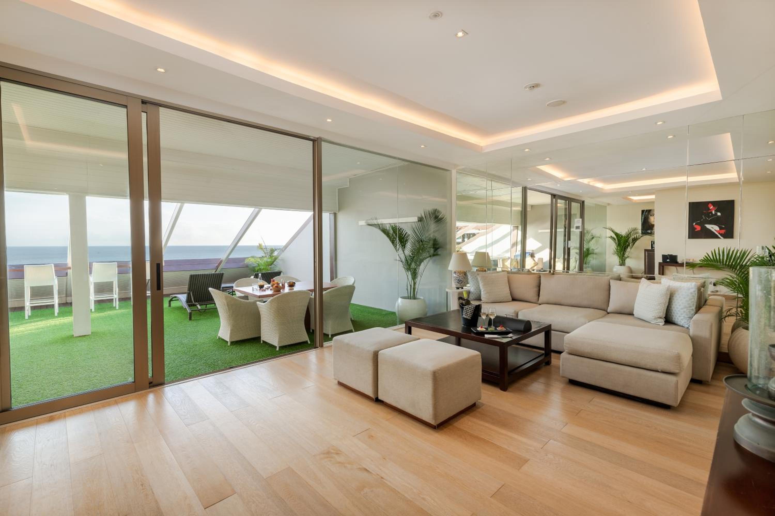 Penthouse Suite with Ocean View thumbnail 5