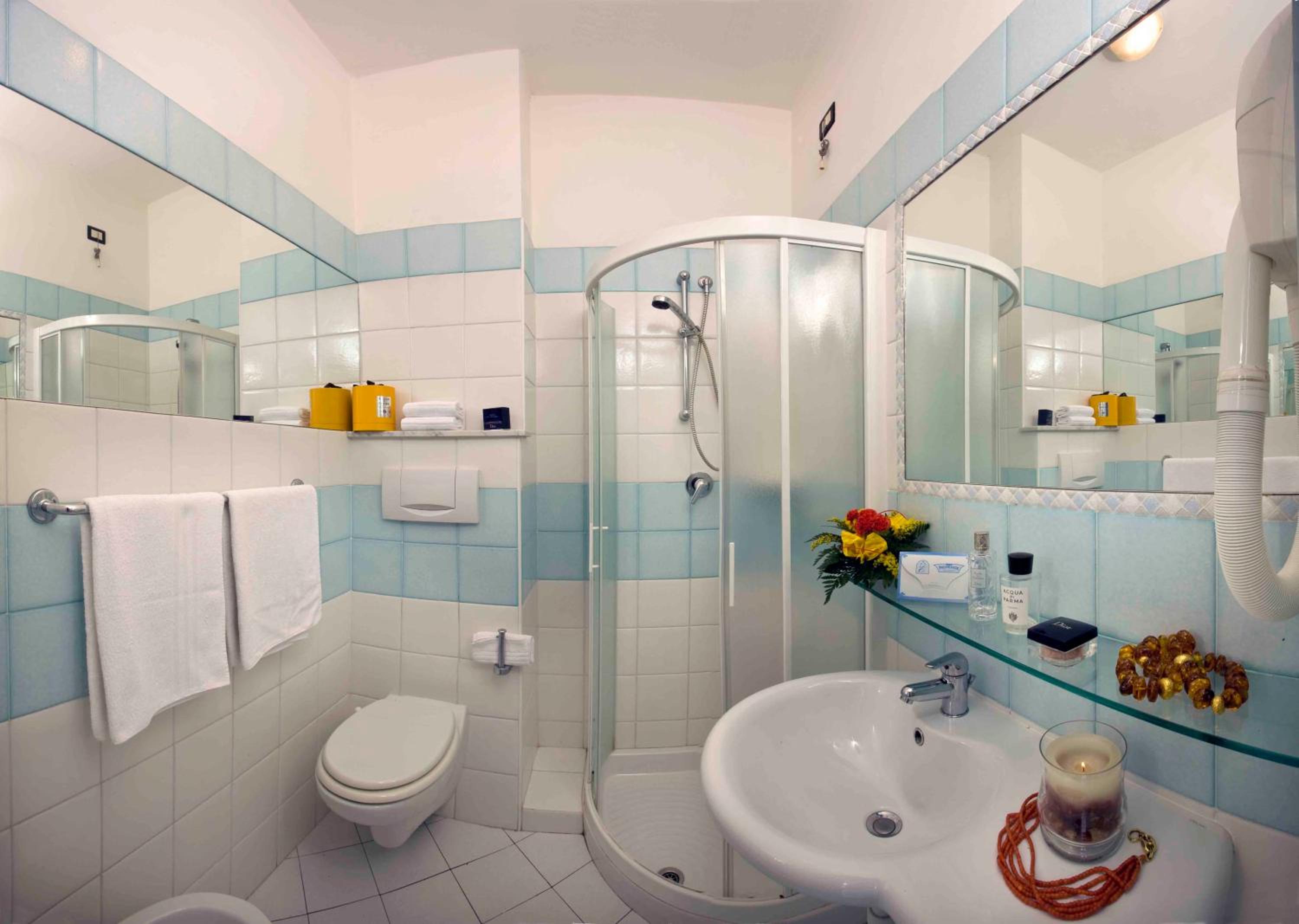 Double Room with Balcony - Photo 4
