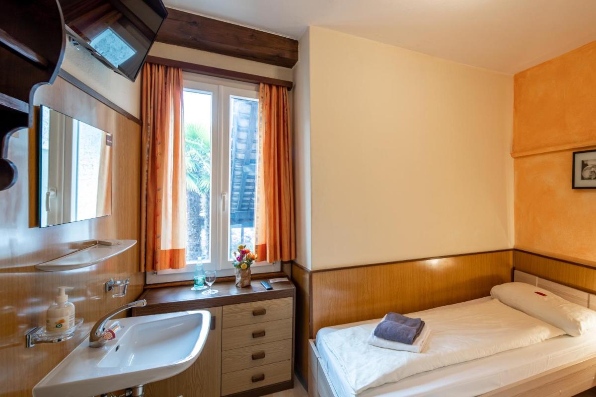 Single Room with Private External Bathroom