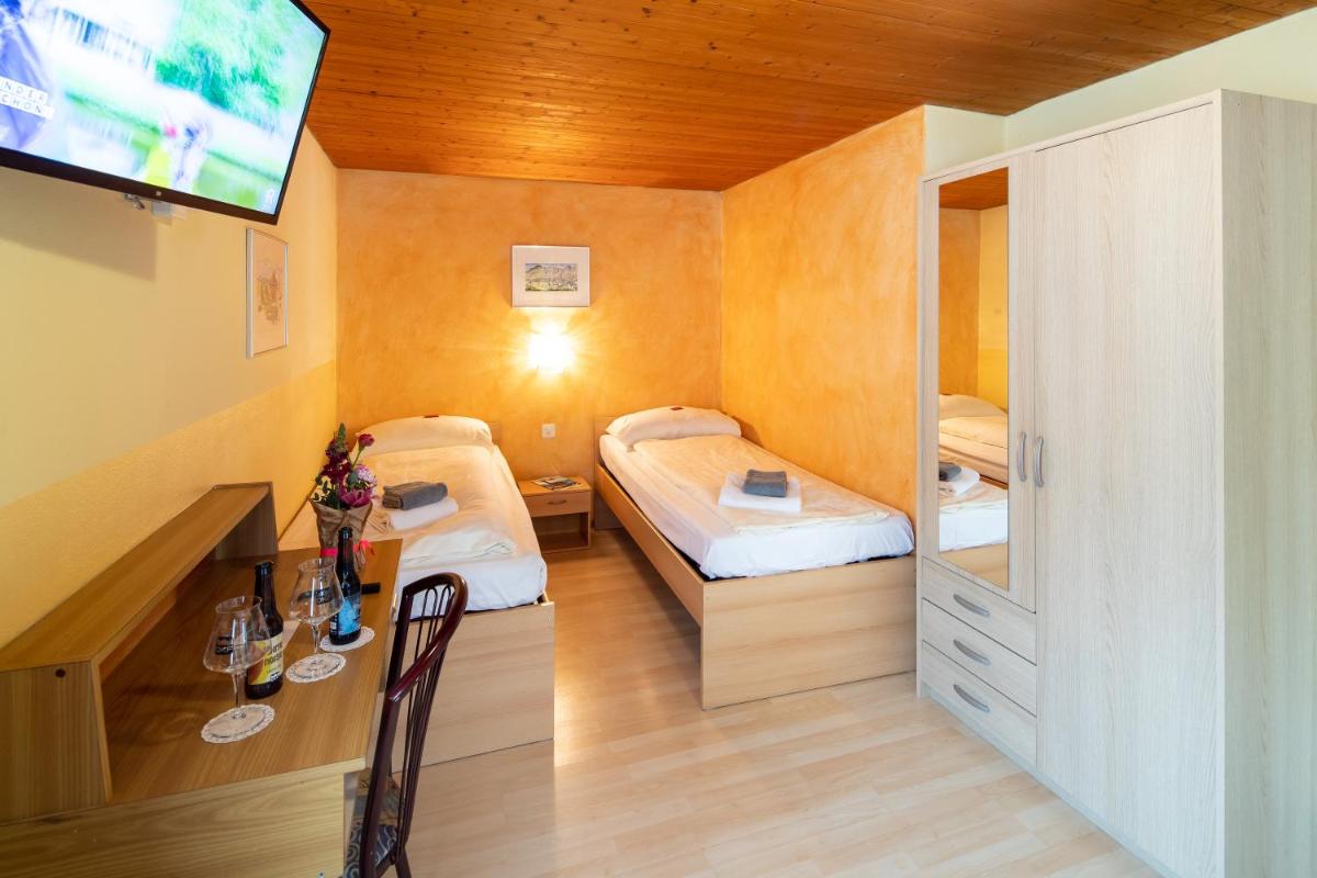Standard Double Room photo 3