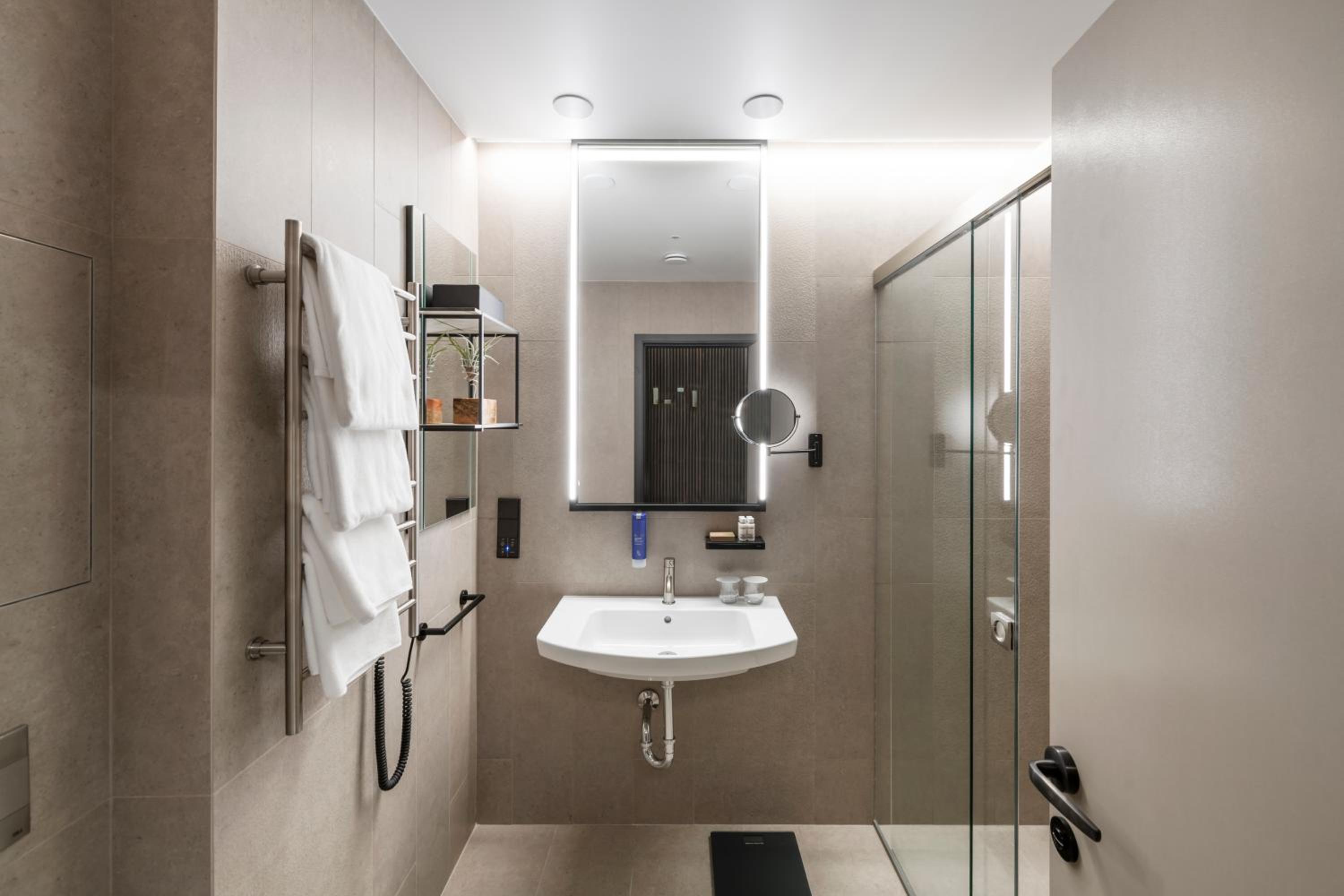 Standard Twin Room with Balcony and Spa Access - Photo 5