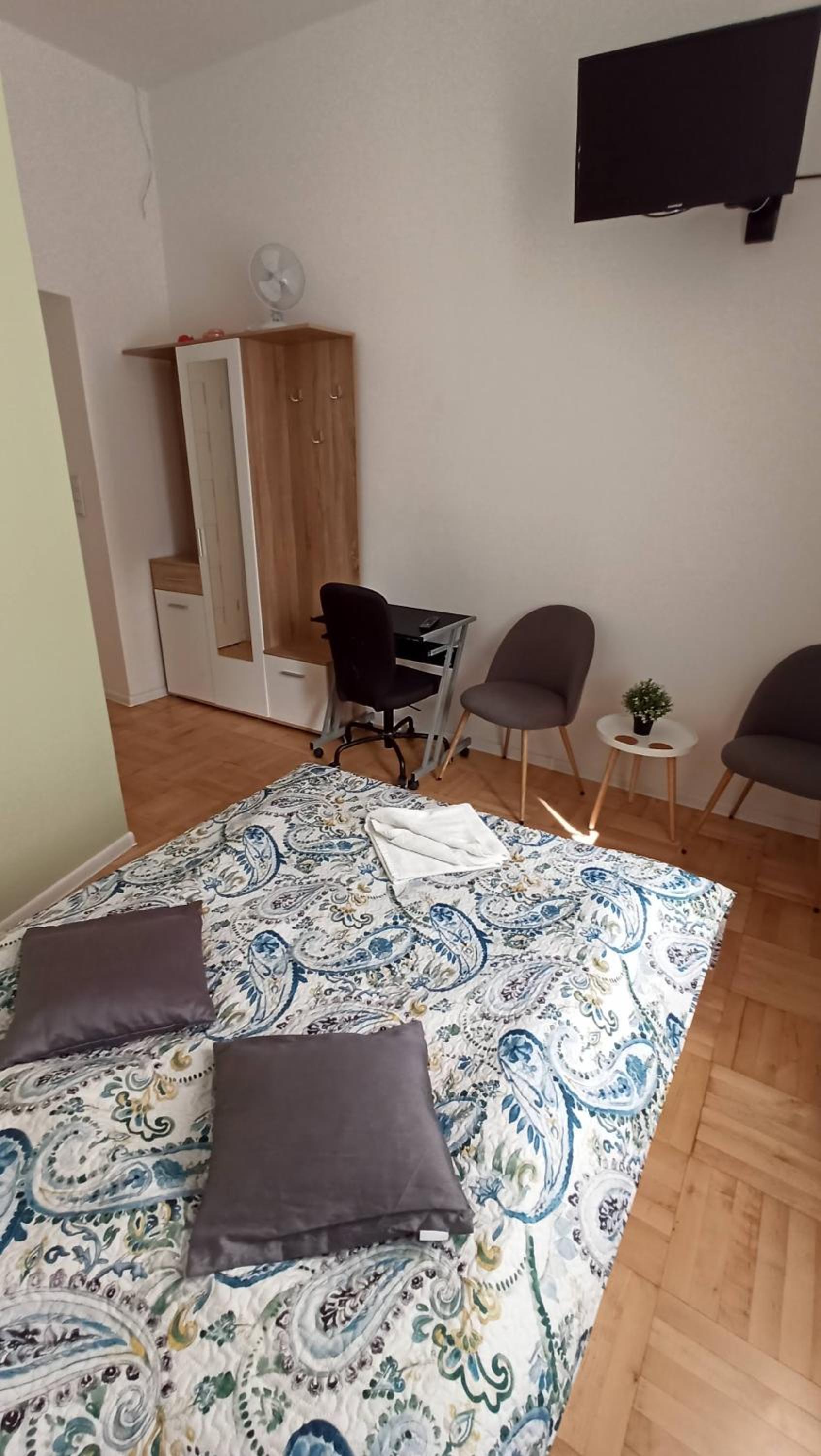 Double Room - Photo 3