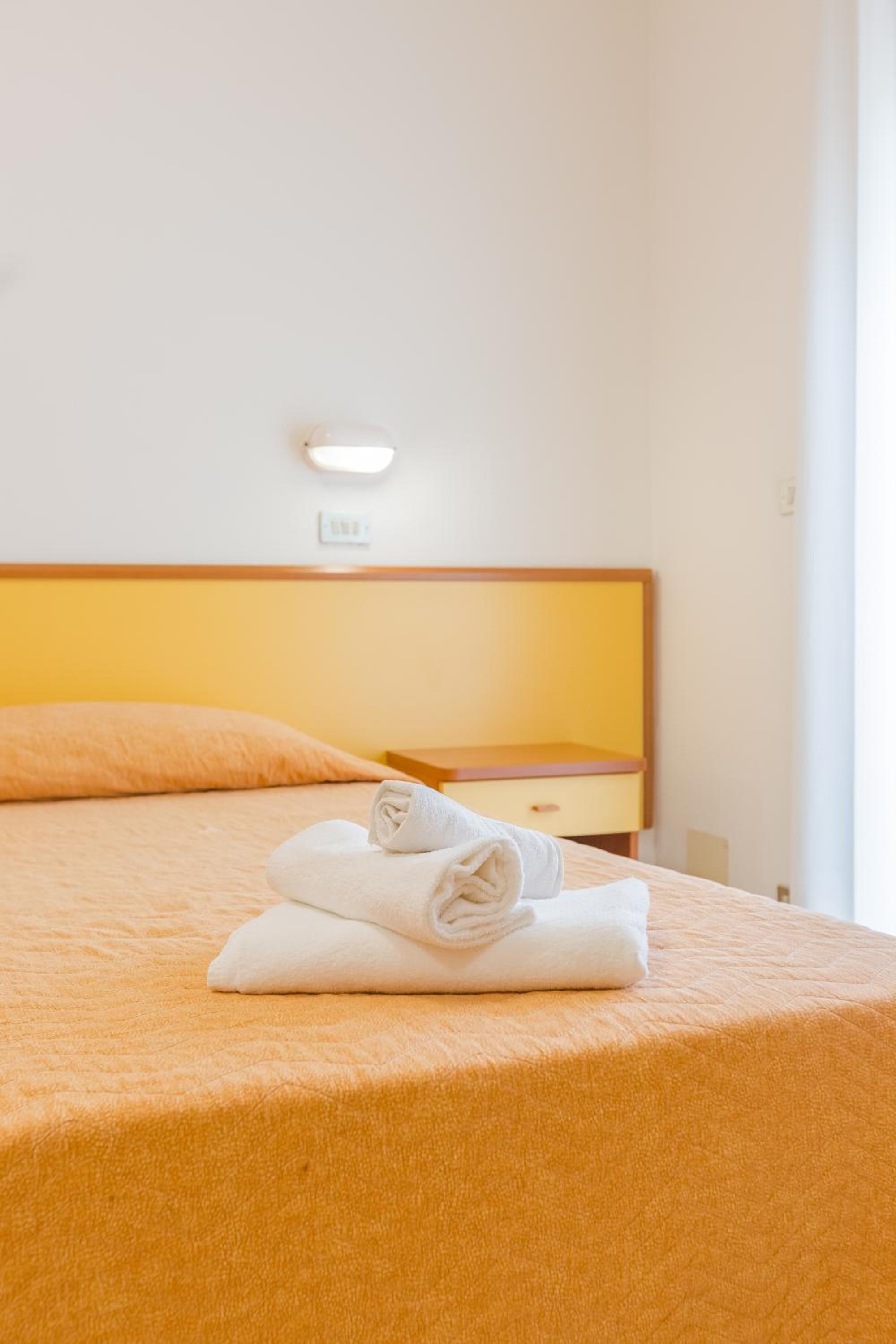 Quadruple Room with Balcony - Photo 5