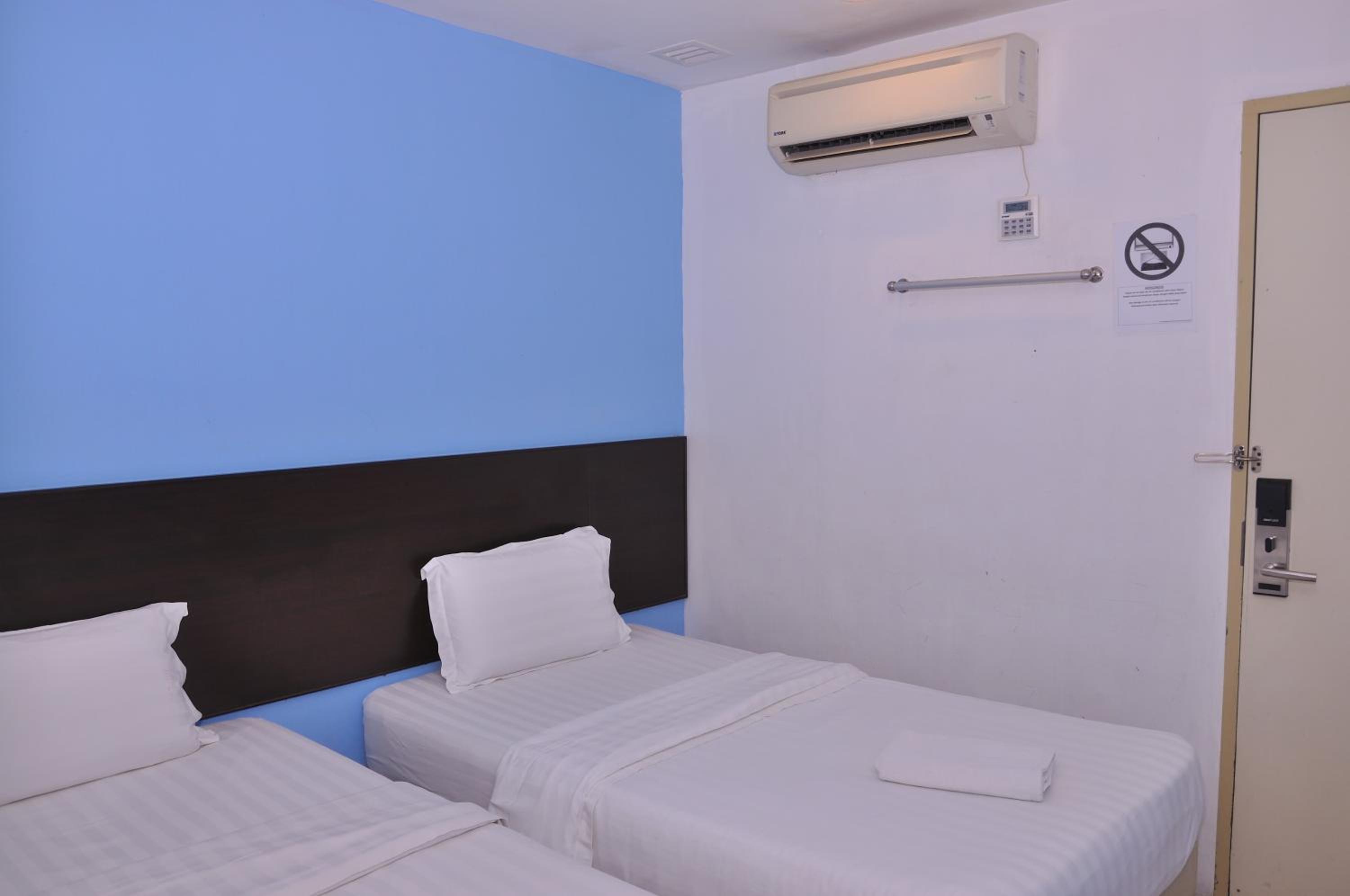 Twin Room (without window) - Photo 8
