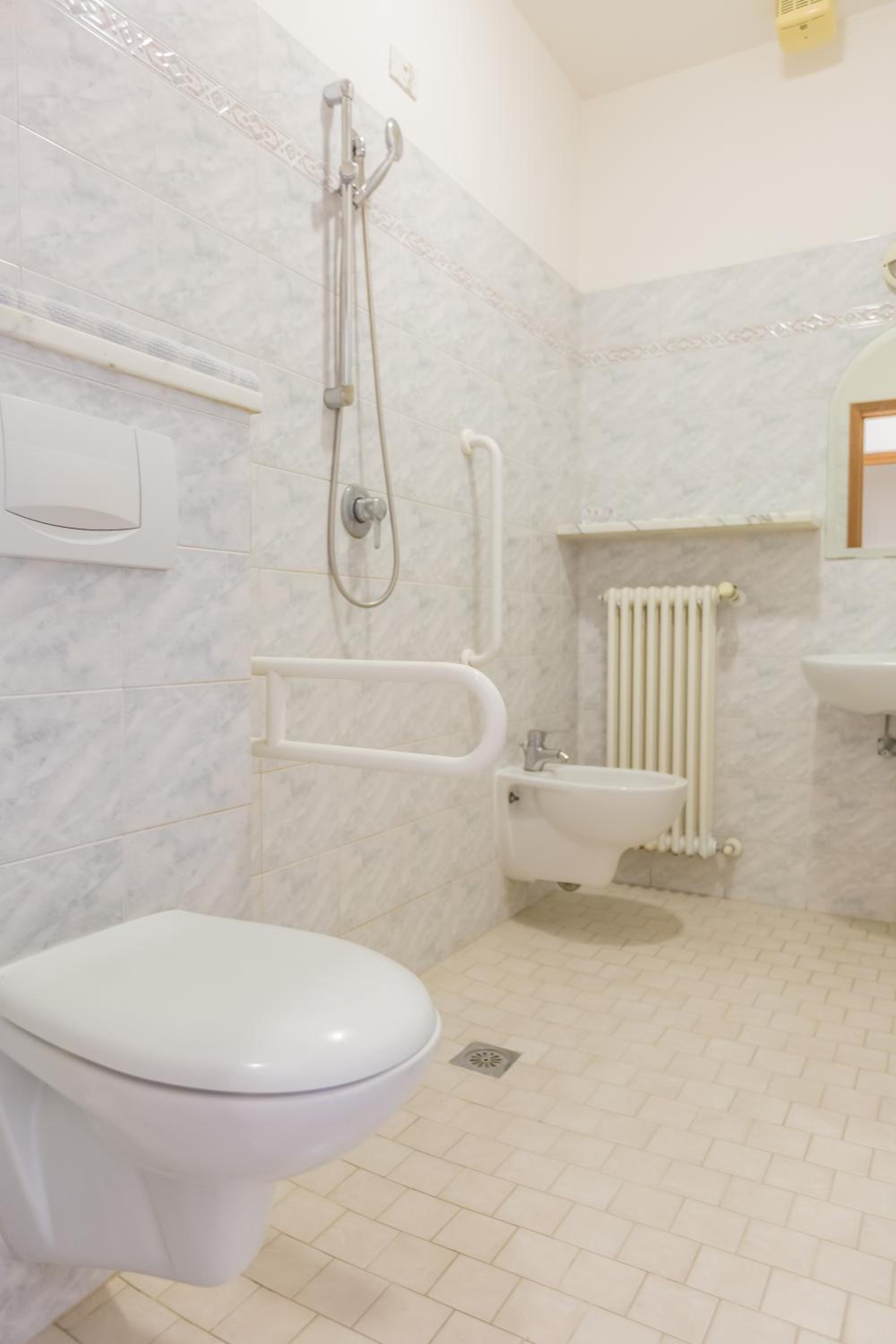 Quadruple Room with Balcony - Photo 8