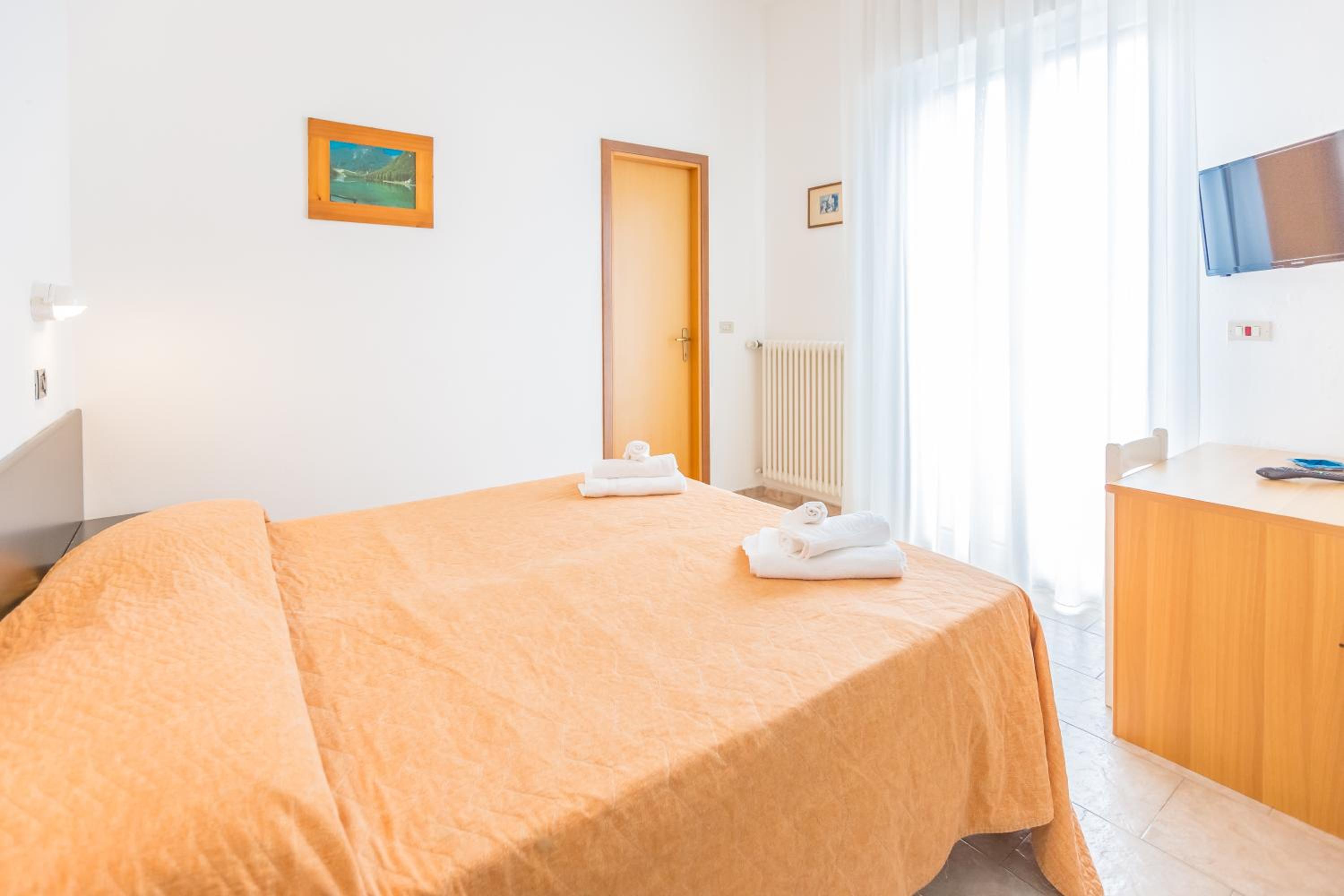 Double or Twin Room with Balcony - Photo 7