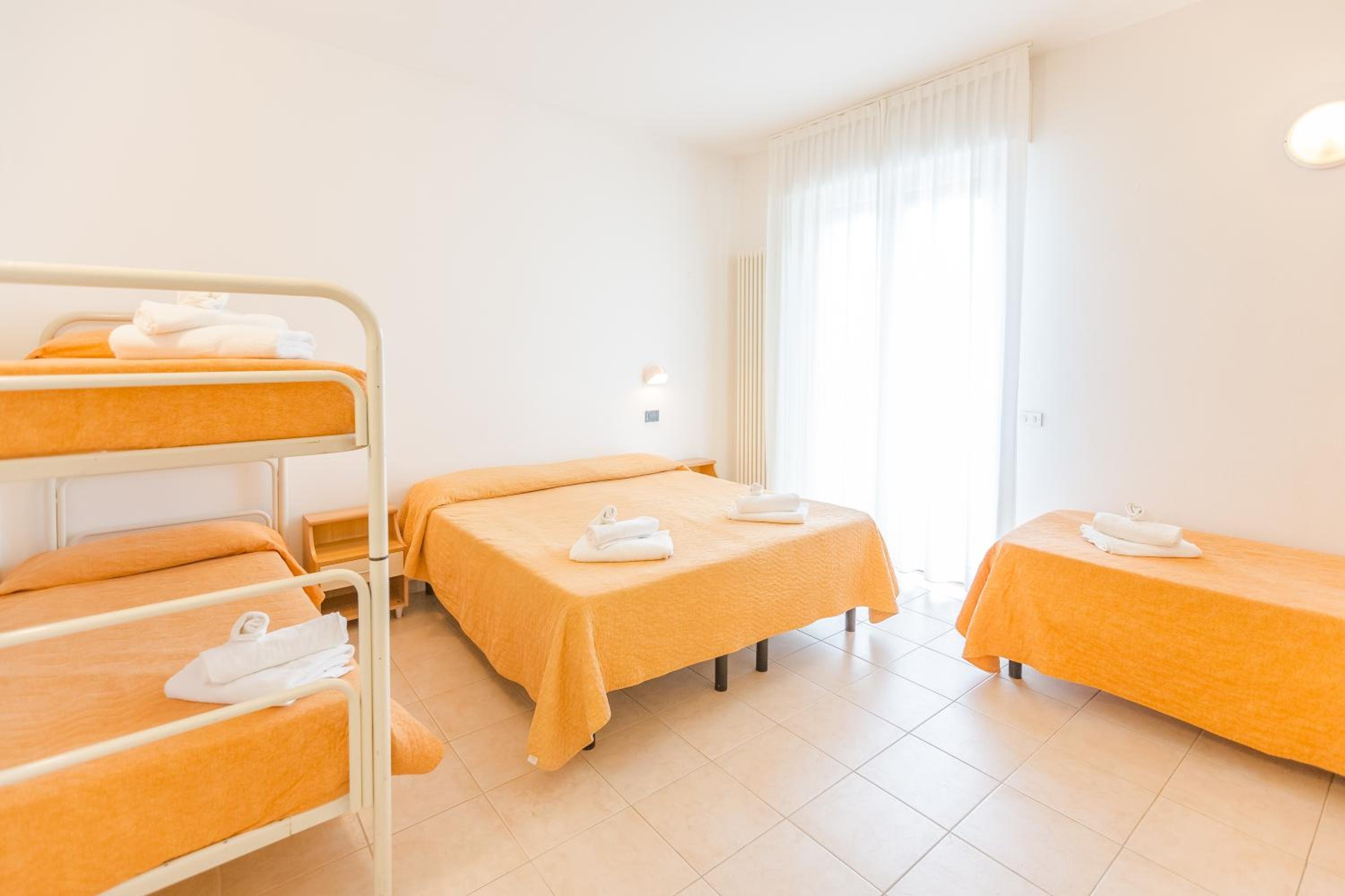 Quadruple Room with Balcony - Photo 12