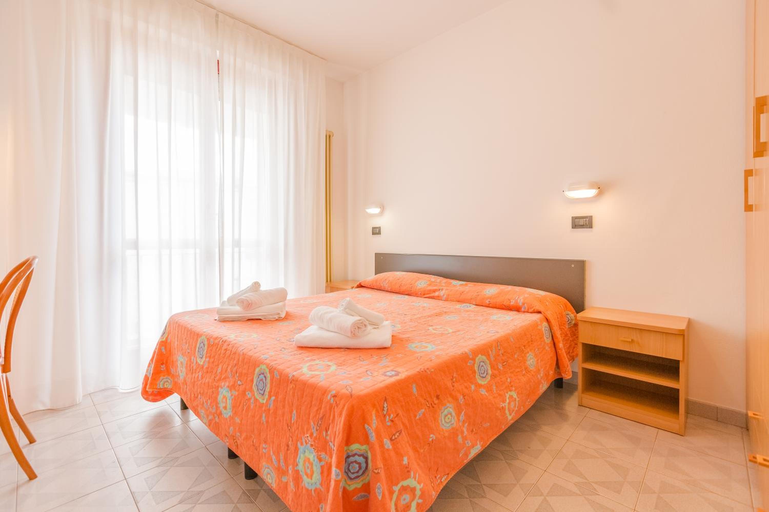 Double or Twin Room with Balcony - Photo 3