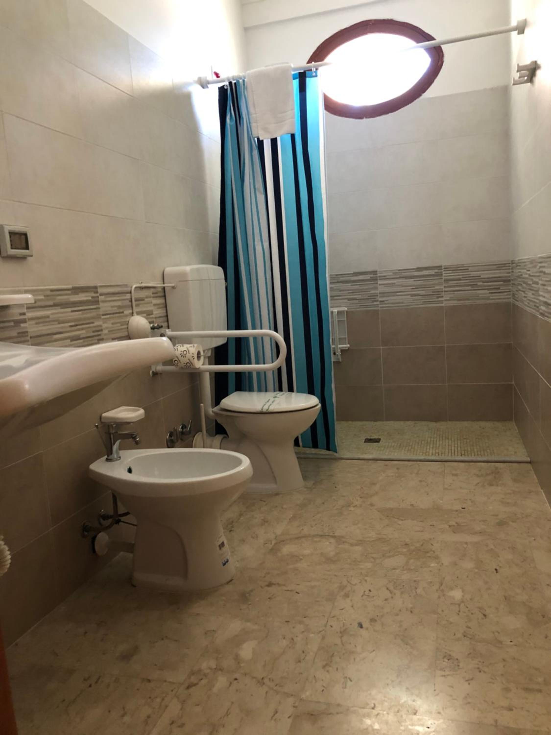 Double Room - Disability Access photo 2