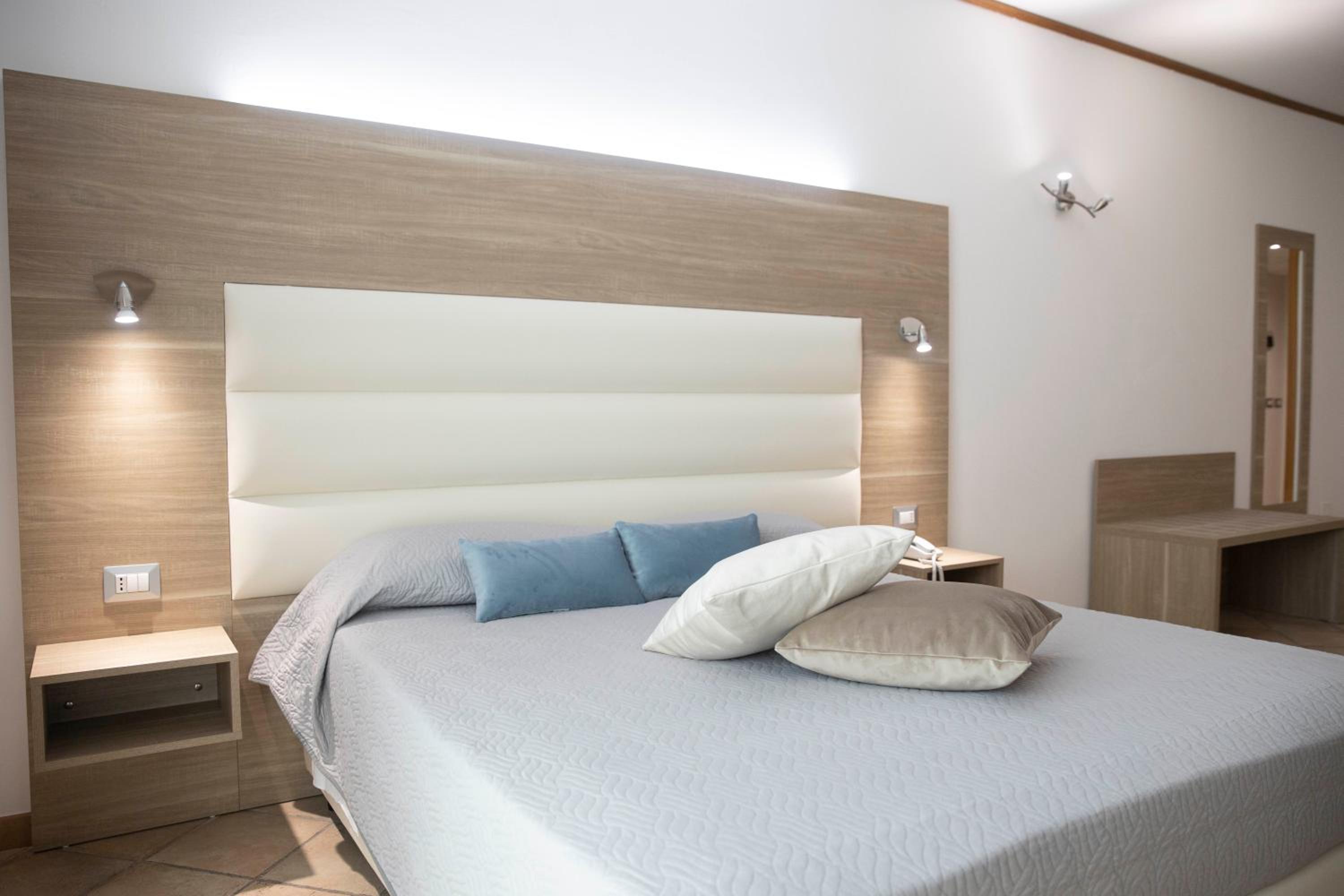 Double Room - Photo 16