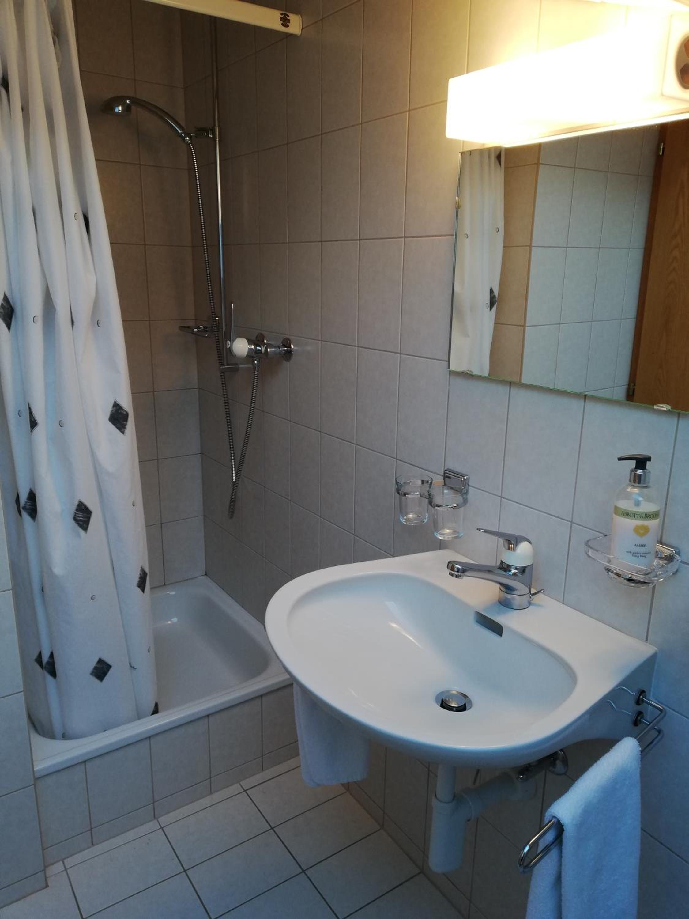 Double or Twin Room with Private Bathroom photo 2