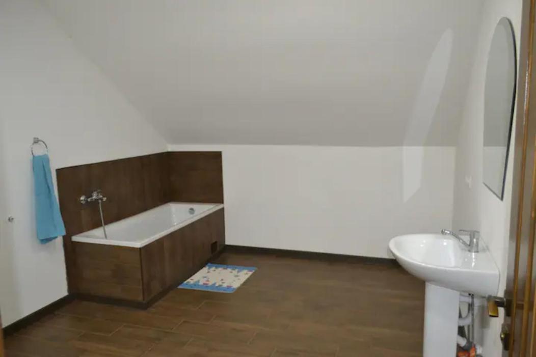 Four-Bedroom House photo 3
