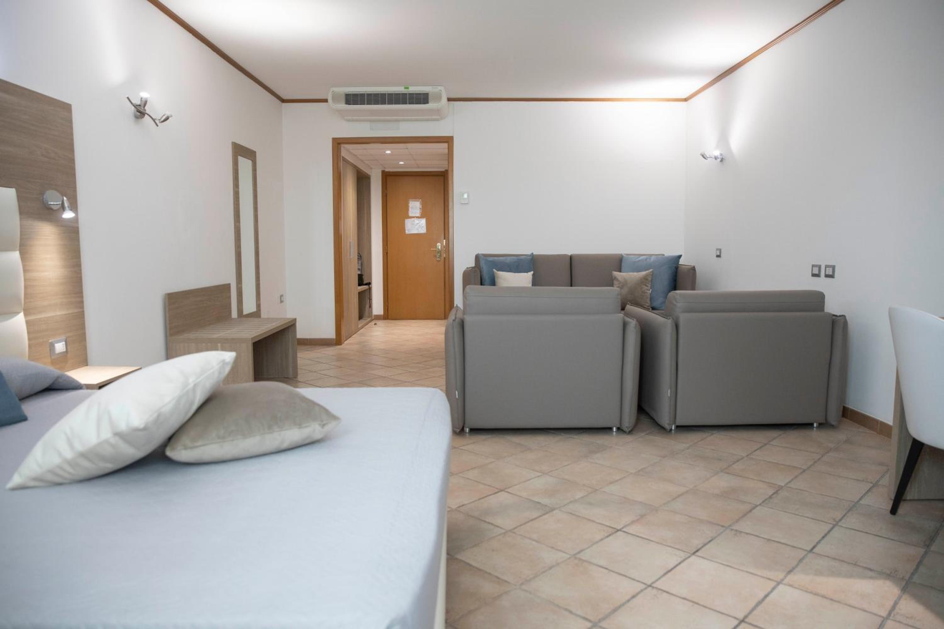 Double Room - Photo 12