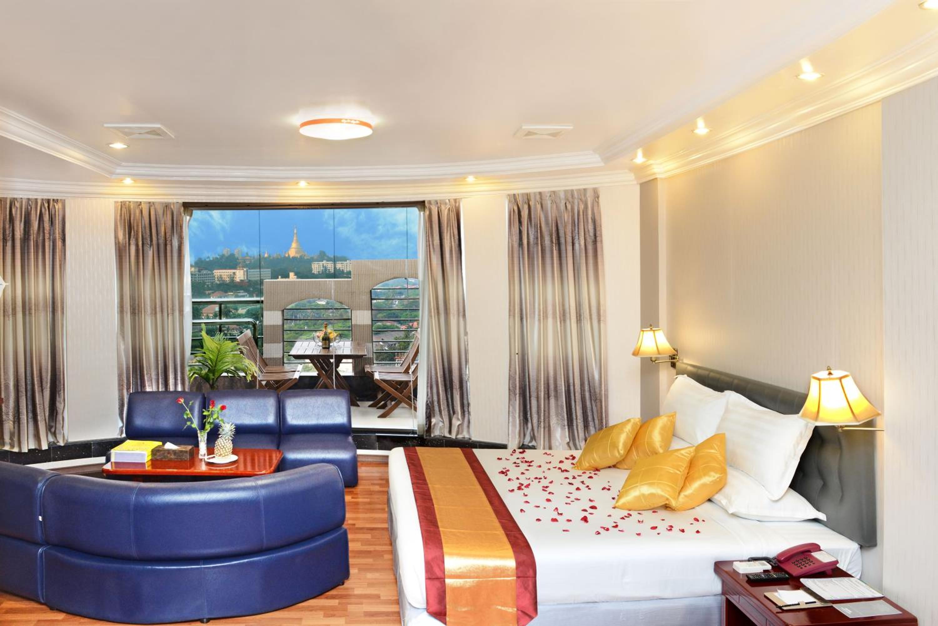 Executive Suite - Photo 1
