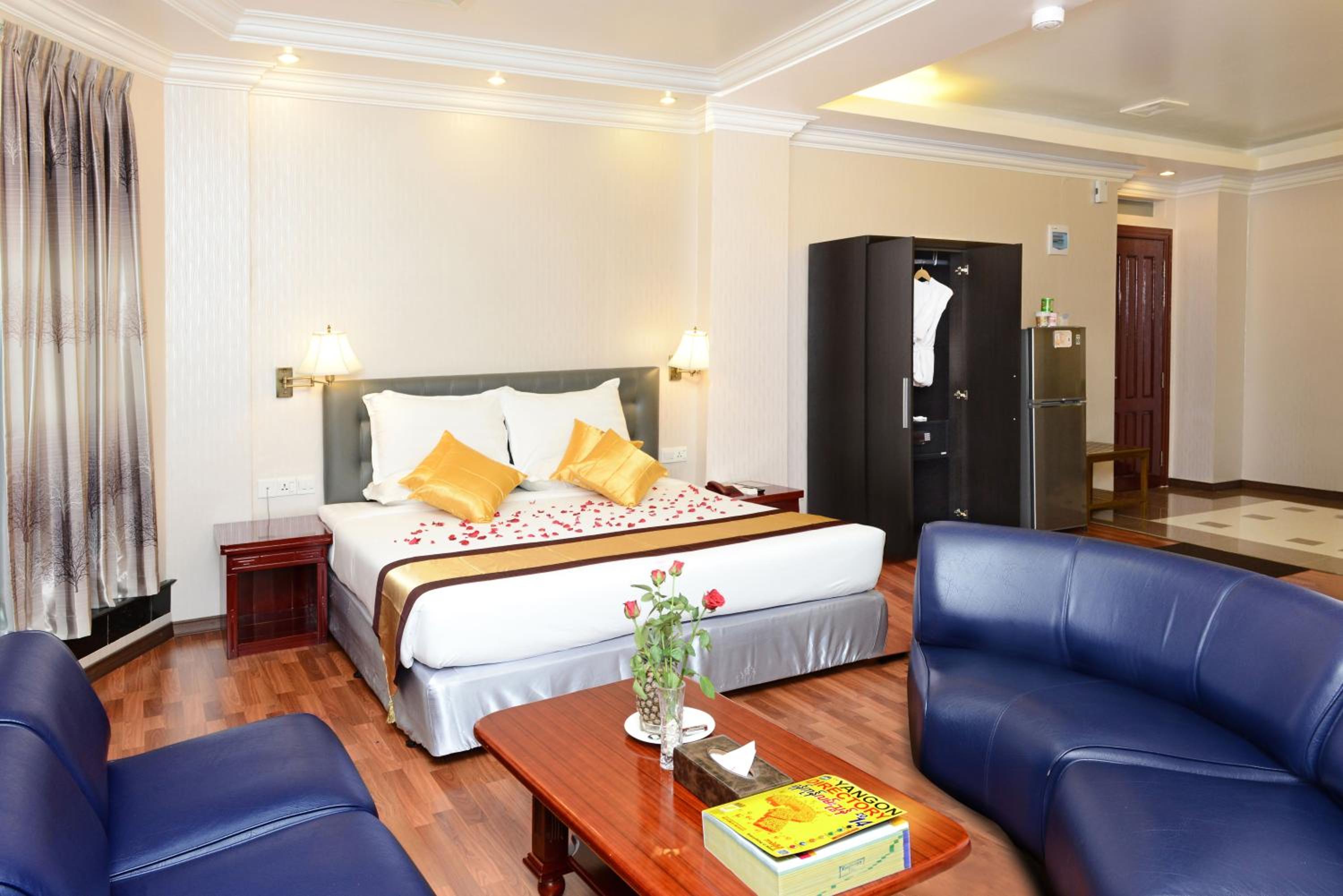 Executive Suite - Photo 15