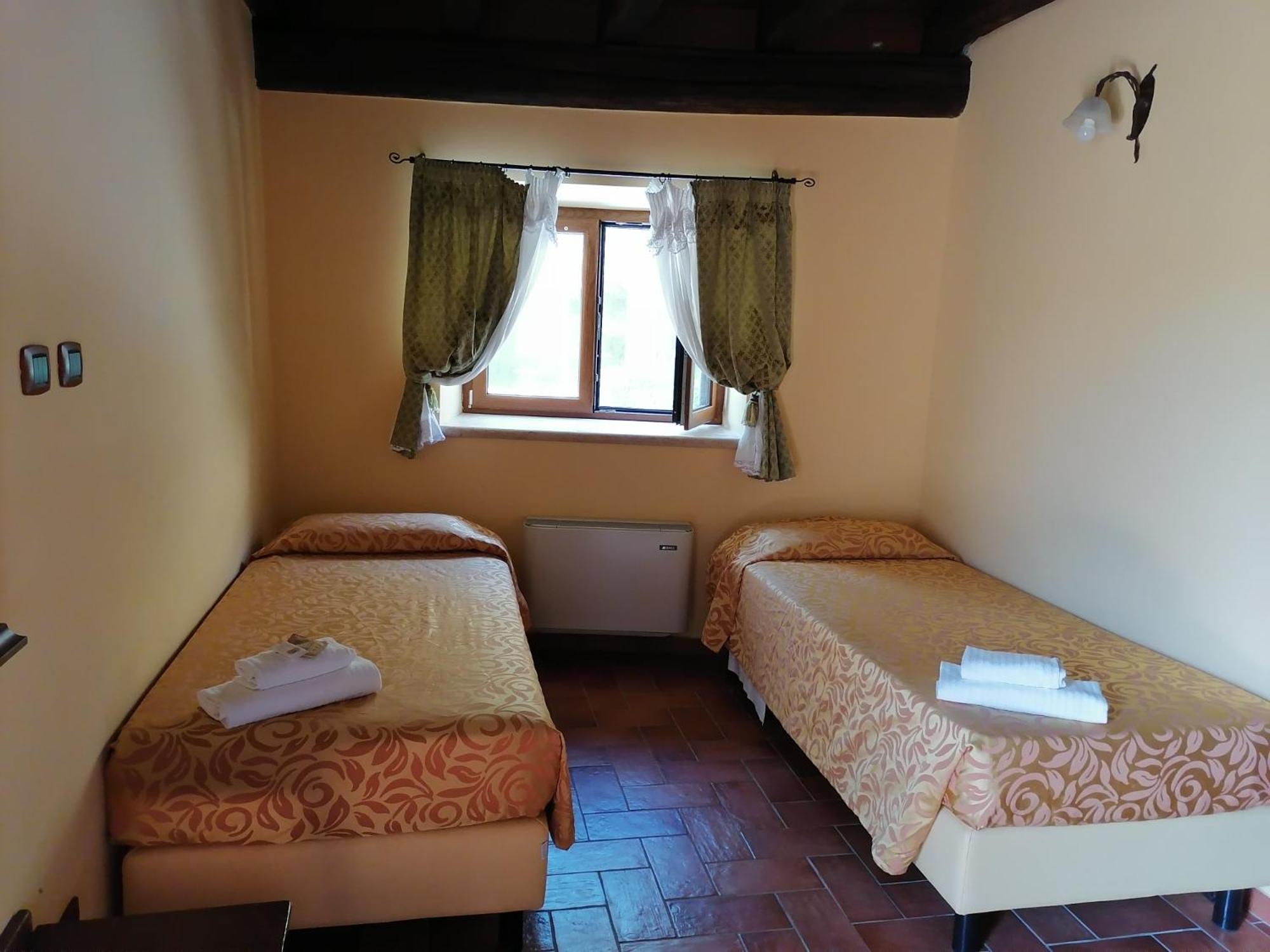 Quadruple Room - Photo 3