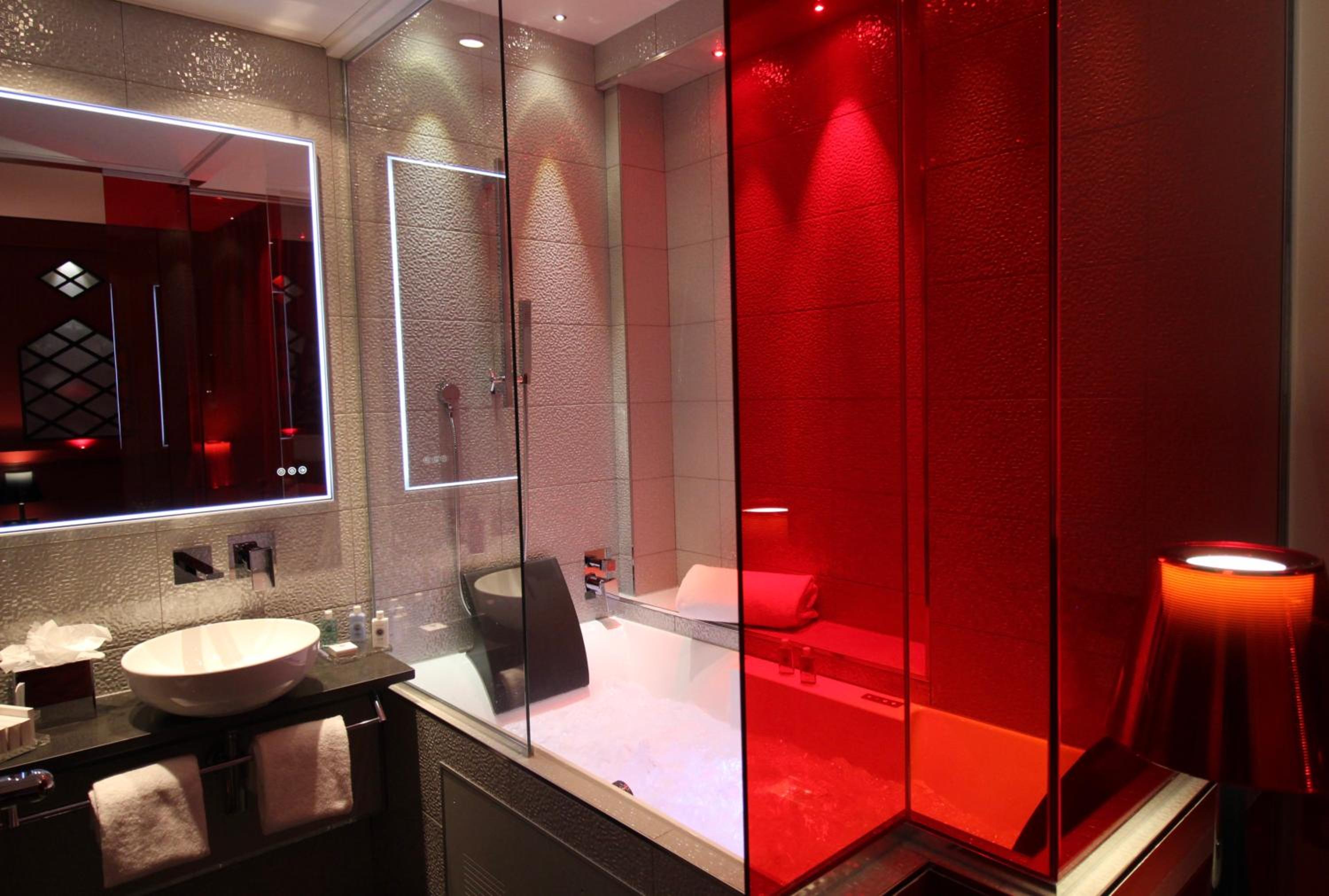 Moulin Rouge Room - With Jacuzzi