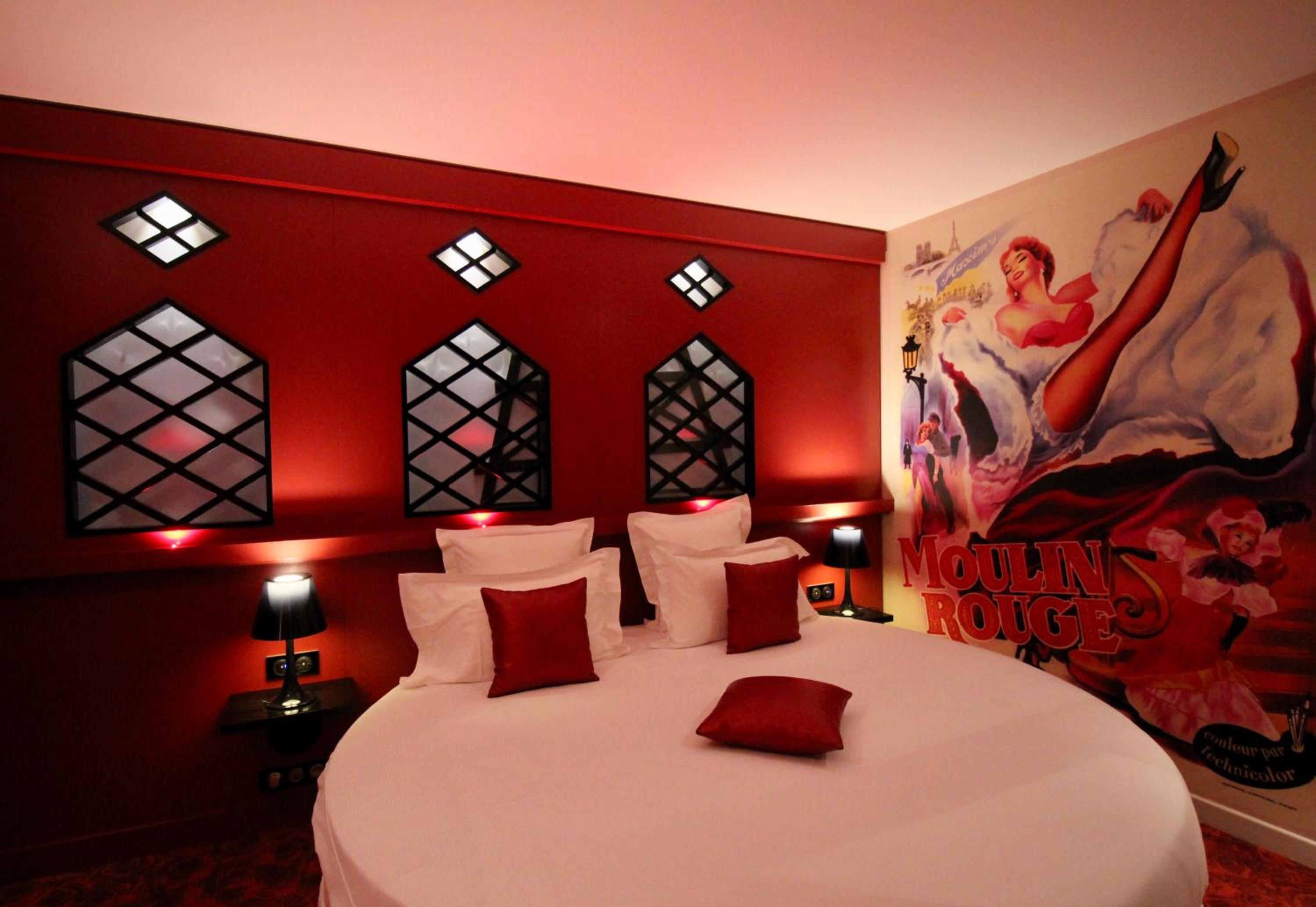 Moulin Rouge Room - With Jacuzzi
