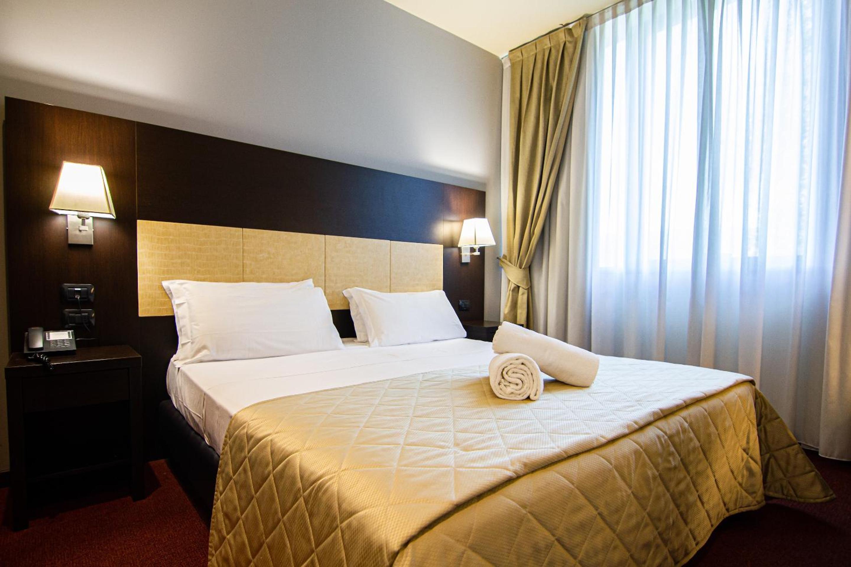 Standard Double or Twin Room - Photo 1