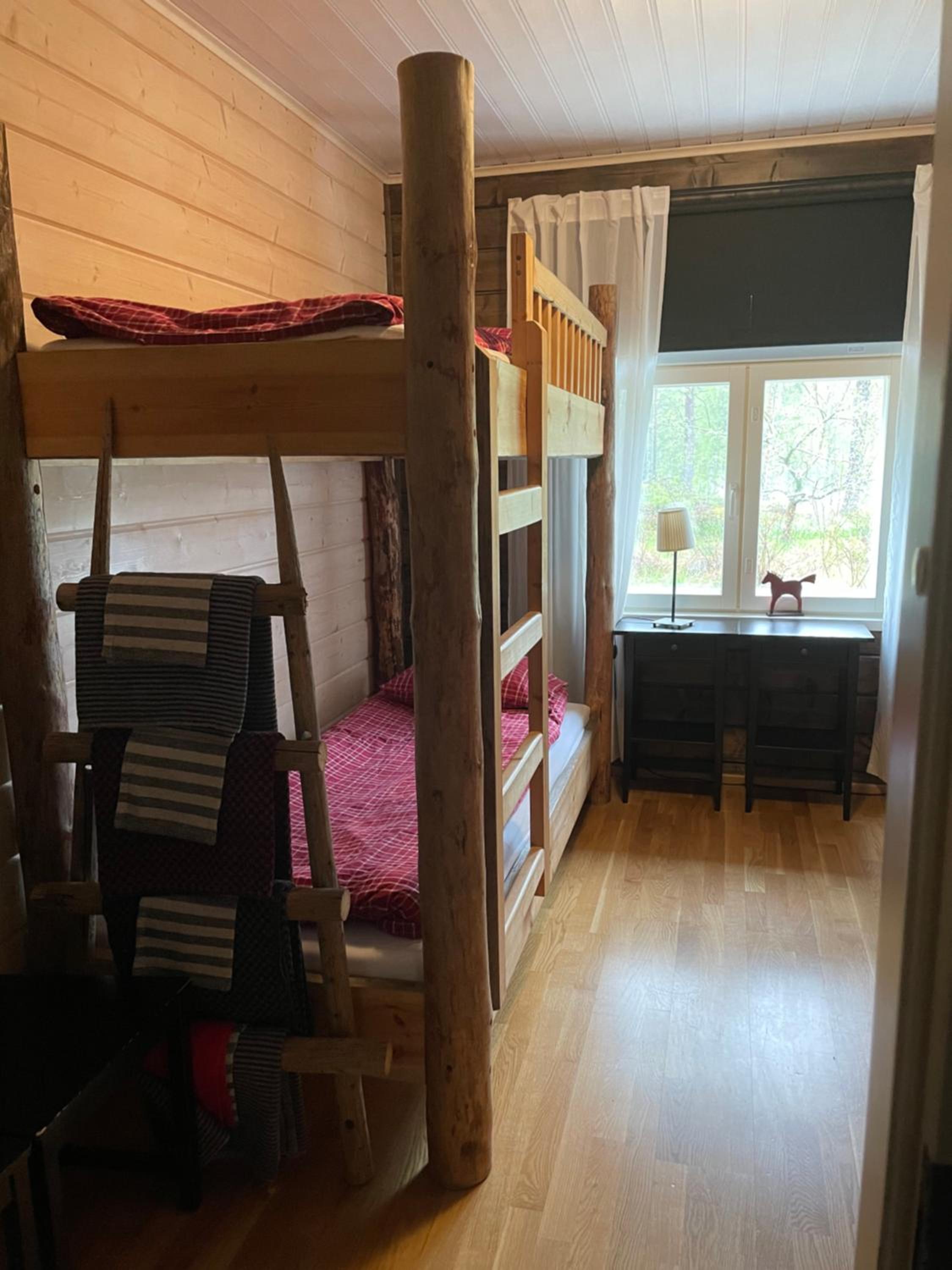 Quadruple Room with Shared Bathroom photo 2