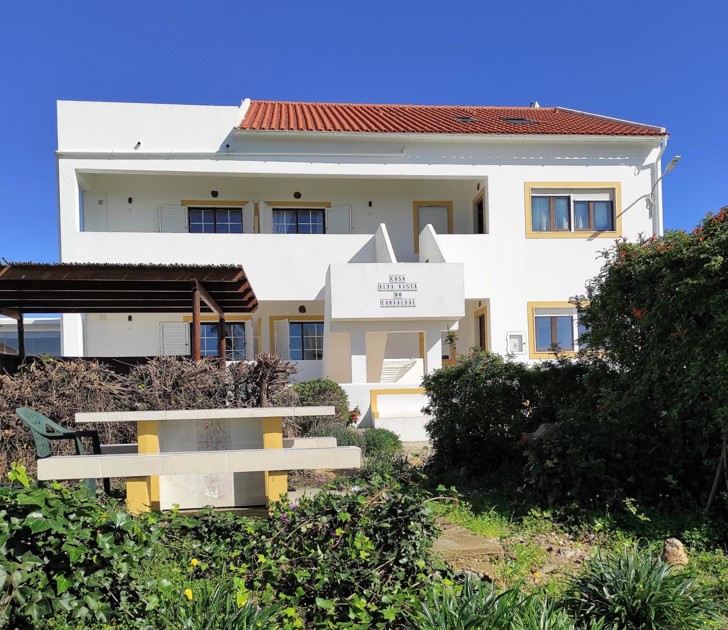 Two-Bedroom Apartment with Sea View - First Floor - Photo 4