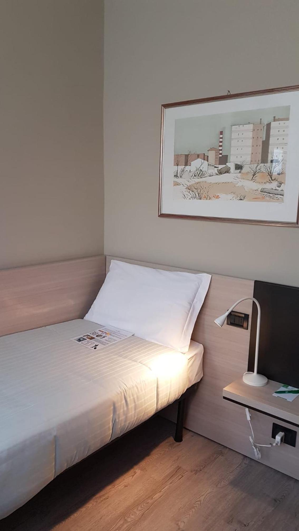 Single Room photo 2
