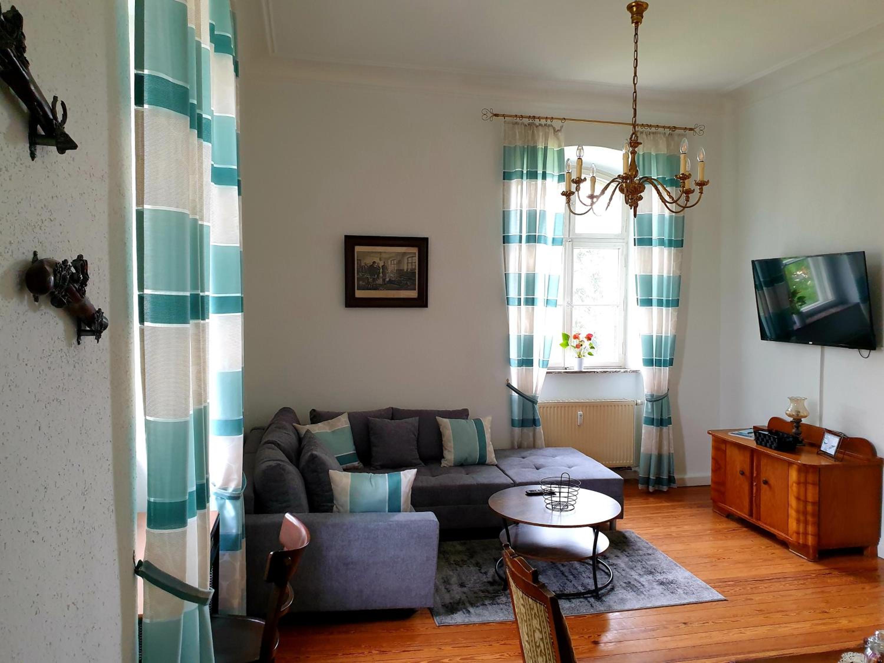 One-Bedroom Apartment photo 1