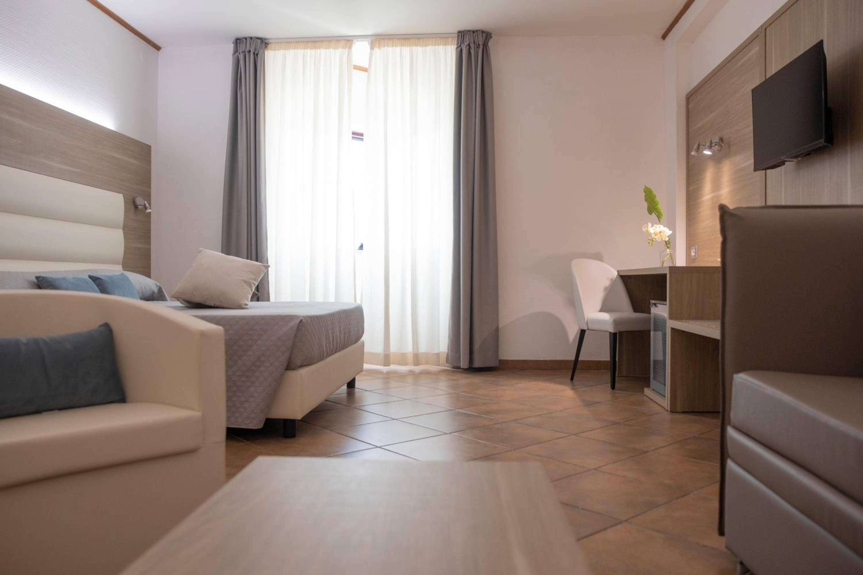 Double Room - Photo 18