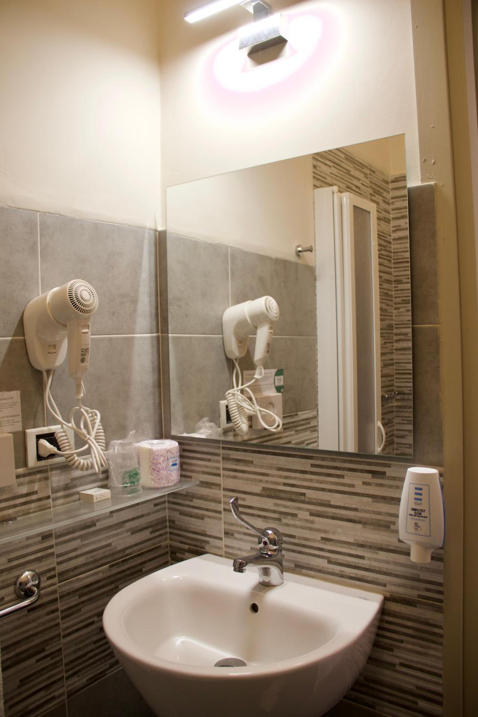 Single Room photo 3