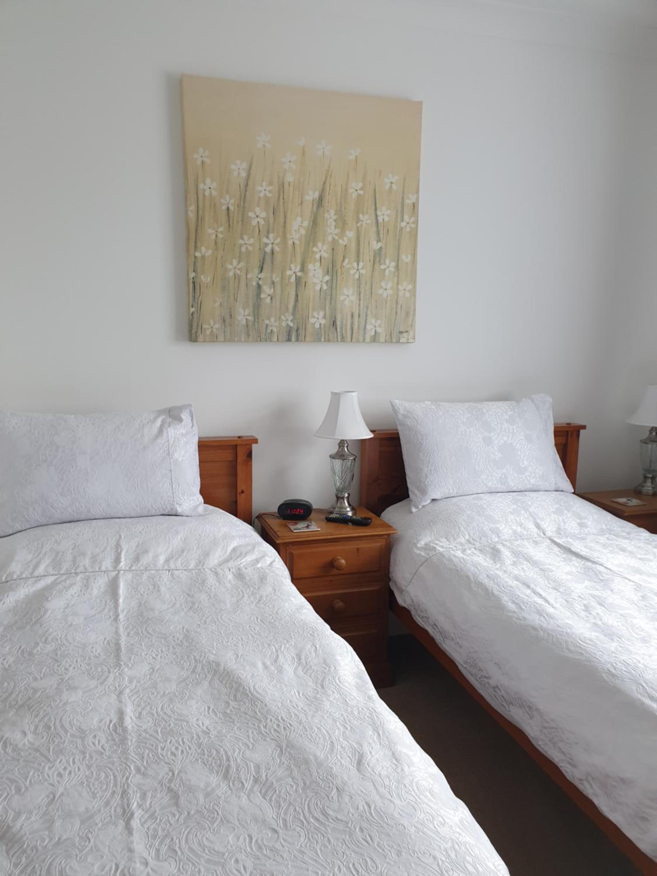 Standard Twin Room with Garden View - Photo 16