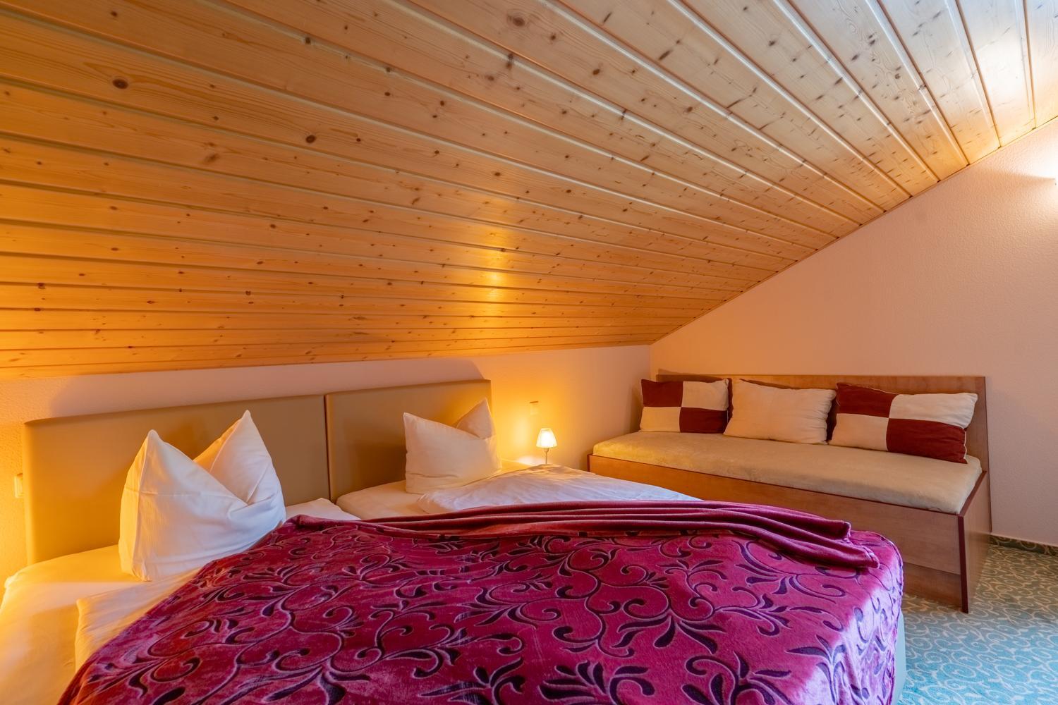 Triple Room with Private Bathroom - Photo 2
