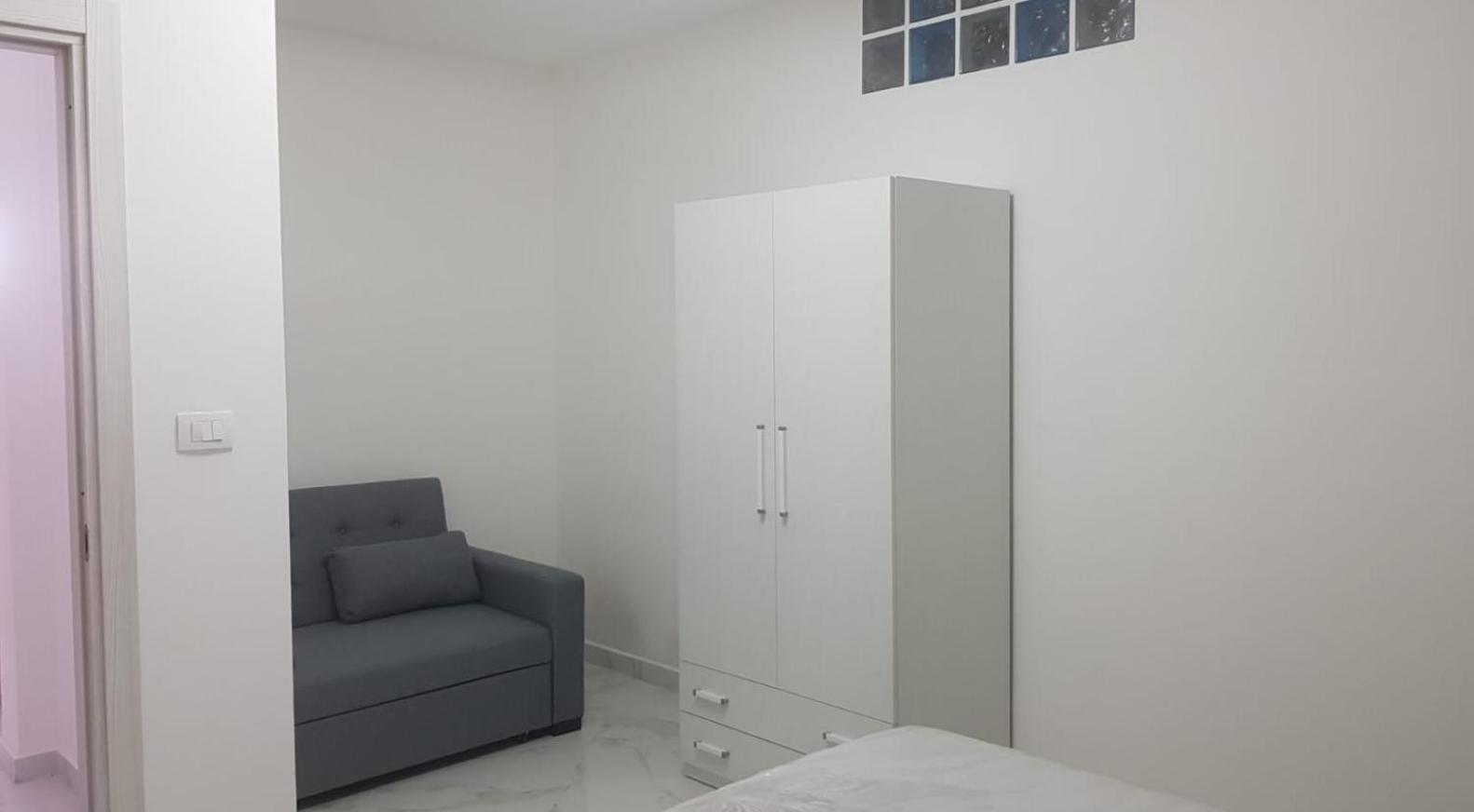 One-Bedroom Apartment - Photo 3