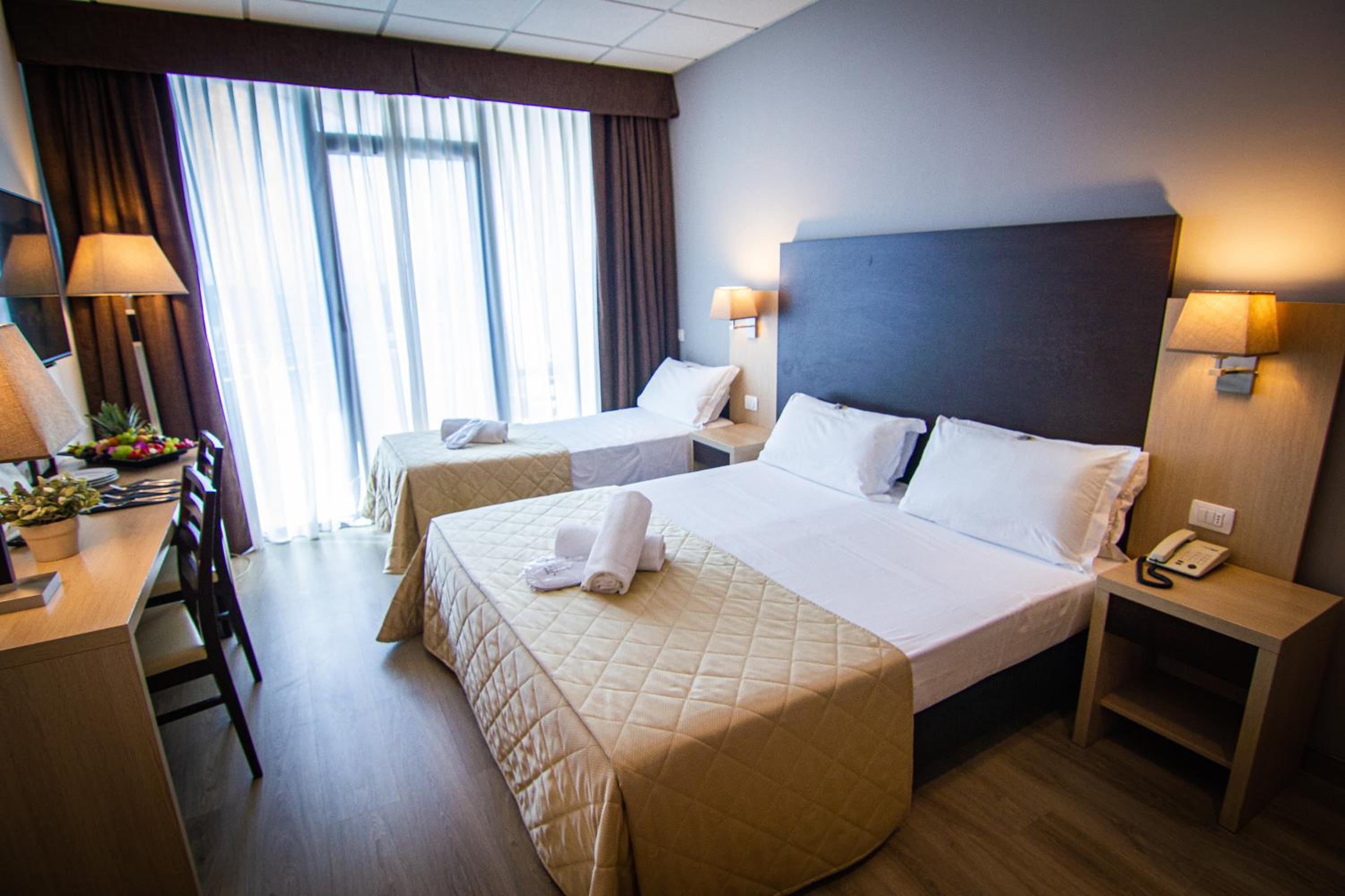 Standard Triple Room with Balcony - Photo 2