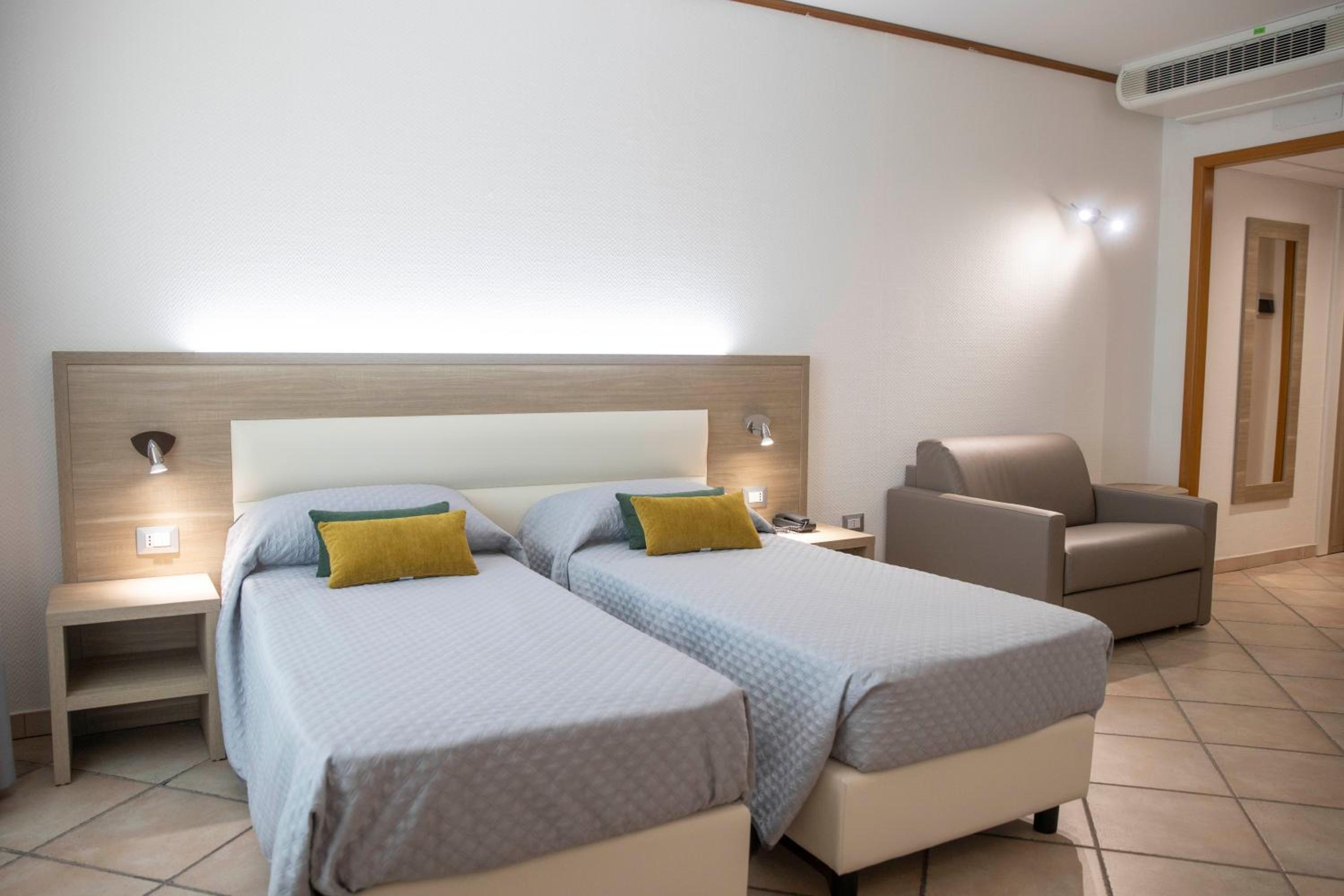 Double Room - Photo 7