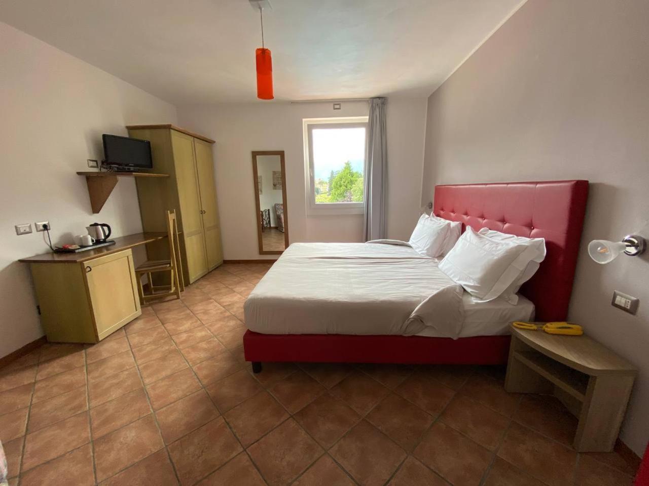 Doppelzimmer mit seitlichem Seeblick
