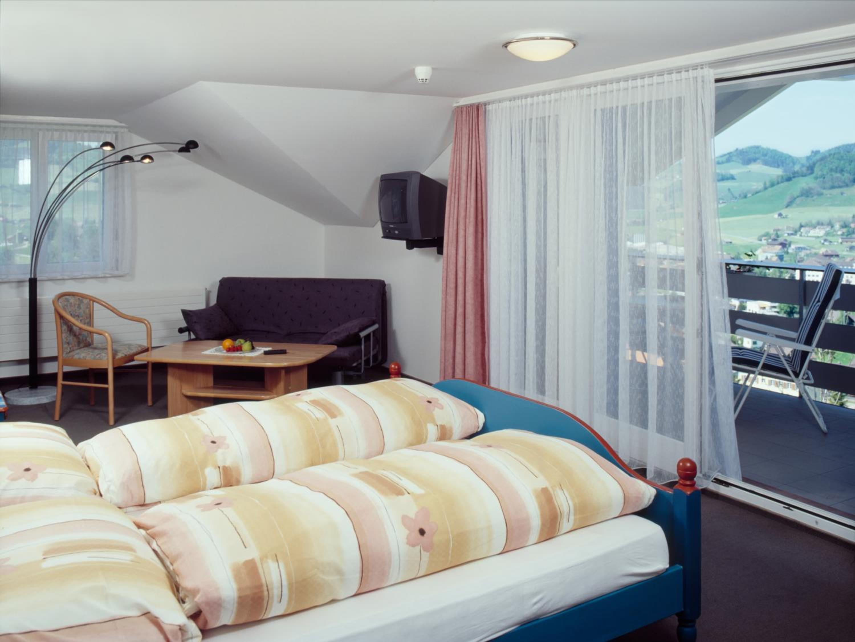 Double Room with Private Bathroom - Photo 1