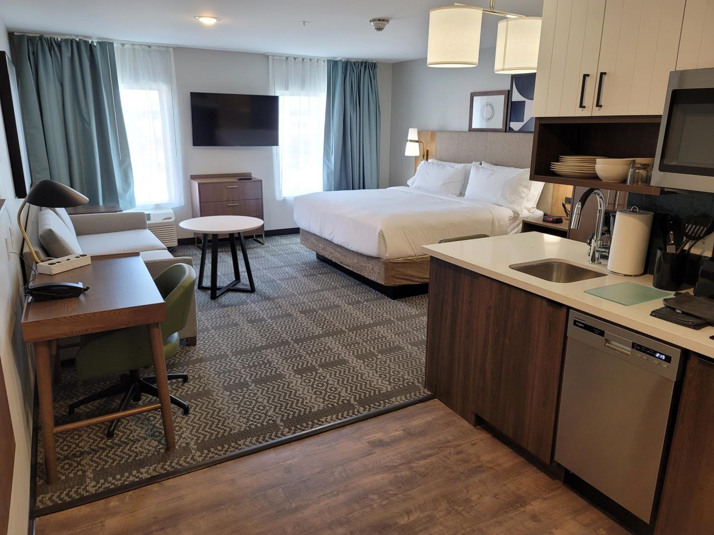 Studio Suite with King Bed - Non-Smoking - Photo 1