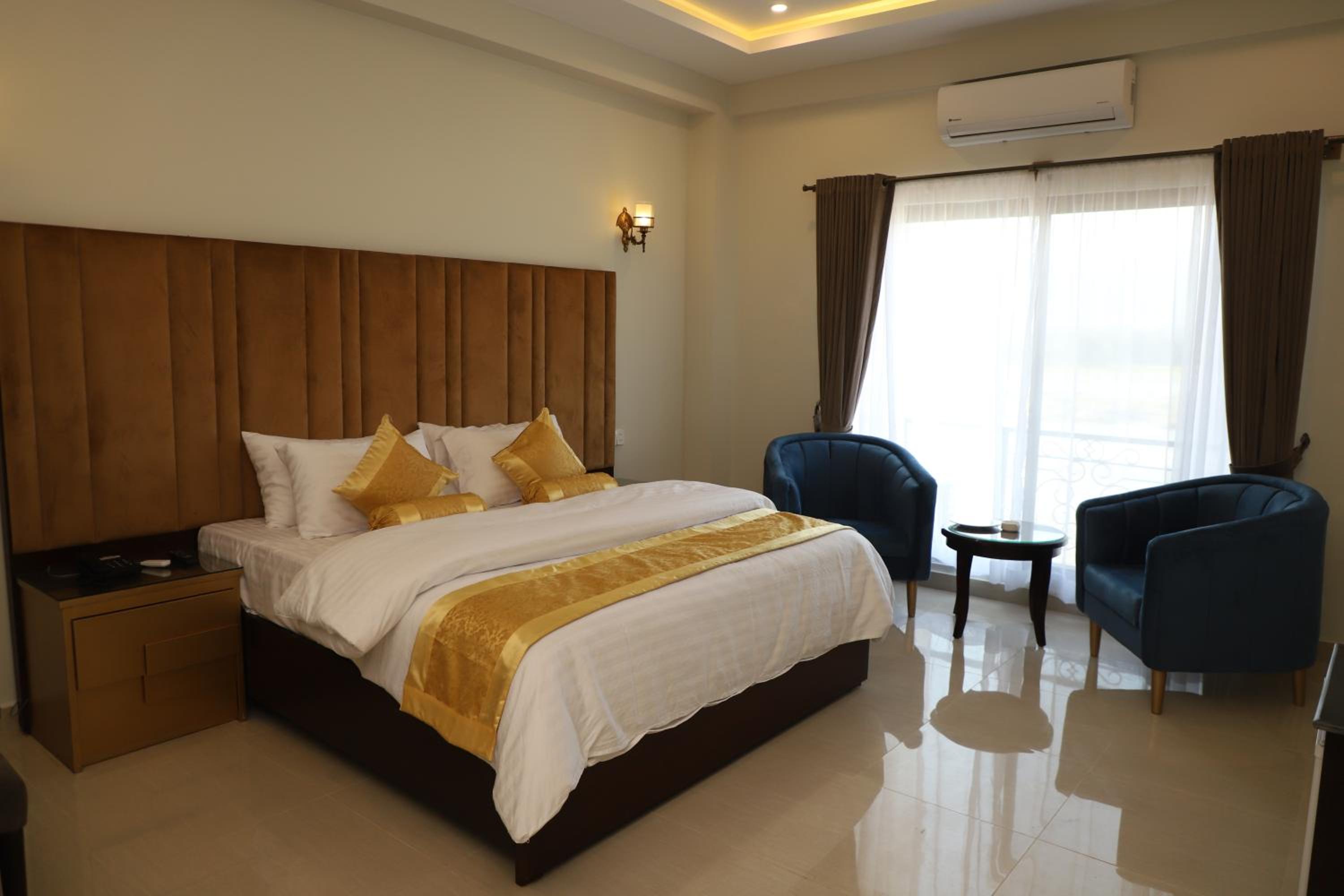 King Room with Balcony photo 1