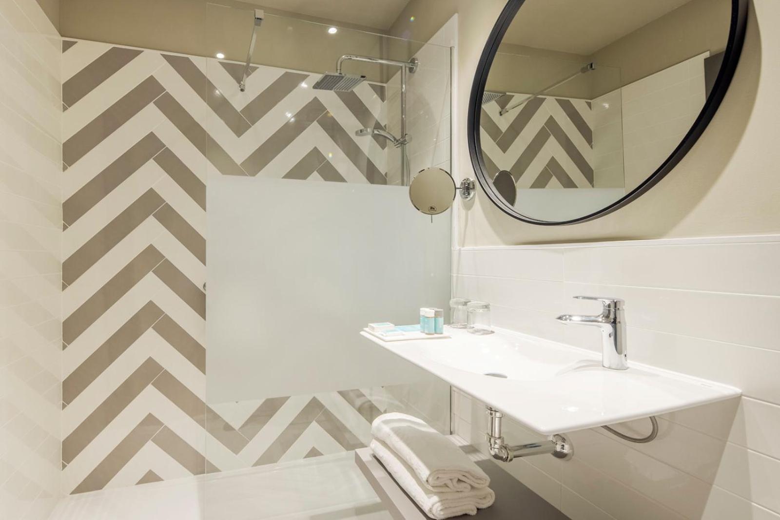 Premium Double Room - Photo 6