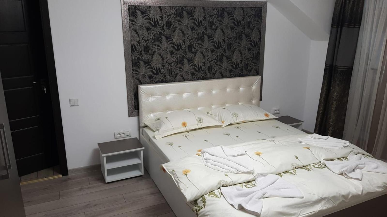 Double Room with Private Bathroom - Photo 17