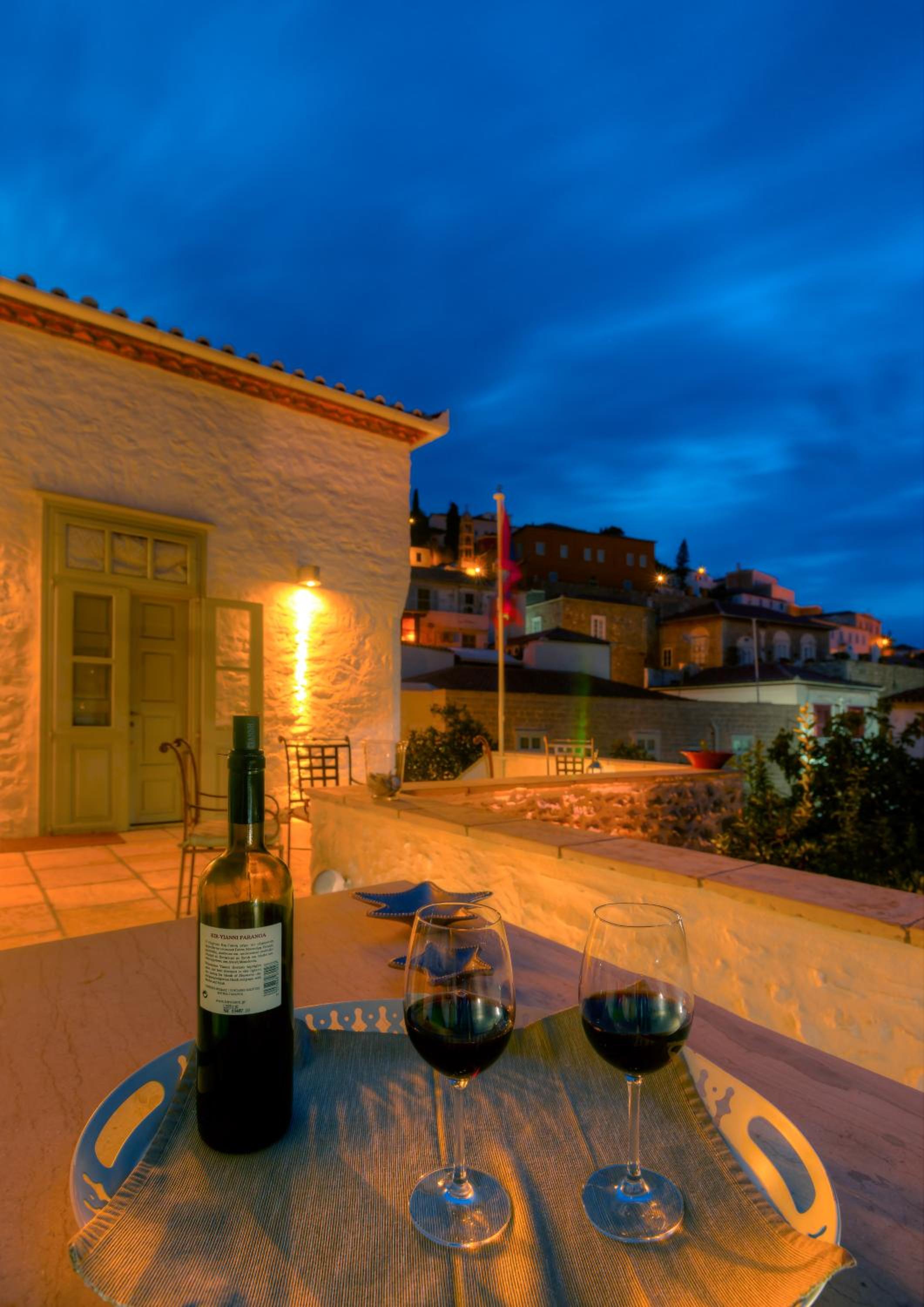 Double Room with City View - Photo 3
