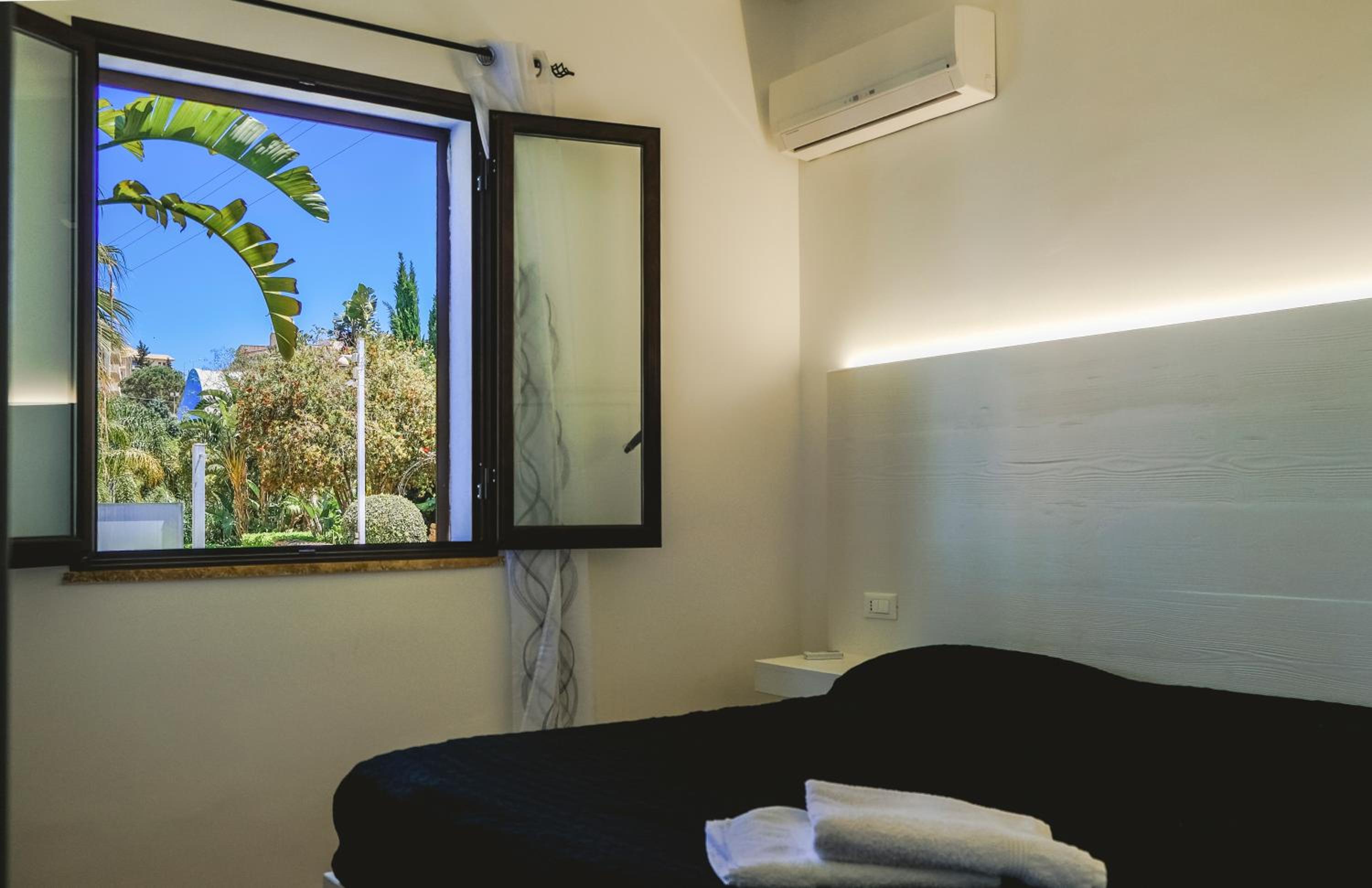 Studio Apartment with Sea View