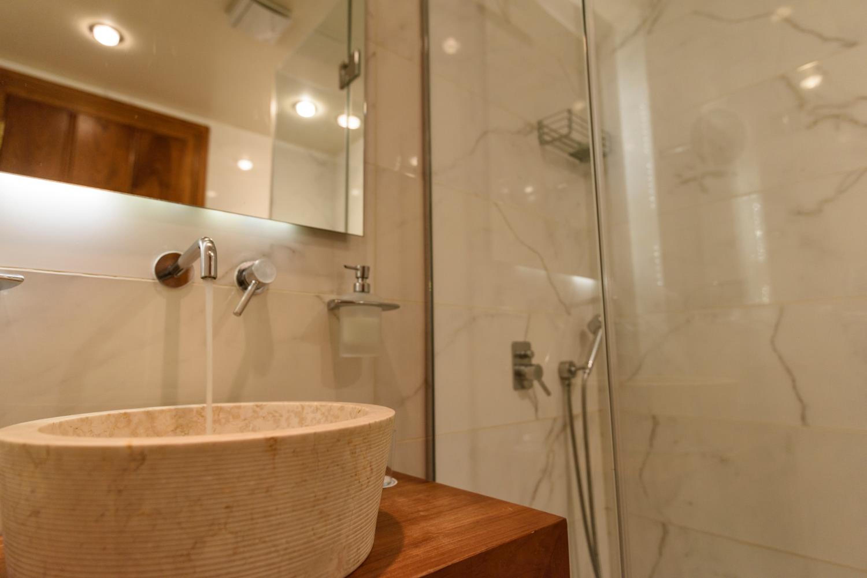 Suite with City View - Photo 3